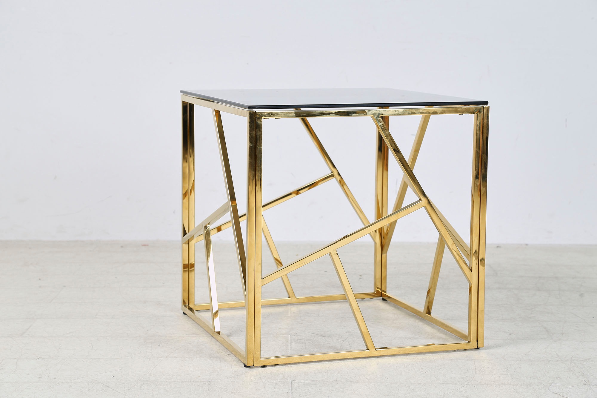 Beistelltisch SALESFEVER "Design-Beistelltisch fürs Wohnzimmer", gold (gold, grau, gold, grau), B:55cm H:55cm T:55cm, Metall, Sicherheitsglas, Tische, Beistelltisch, Edelstahlgestell: Robust, rostfrei und stilvoll 3