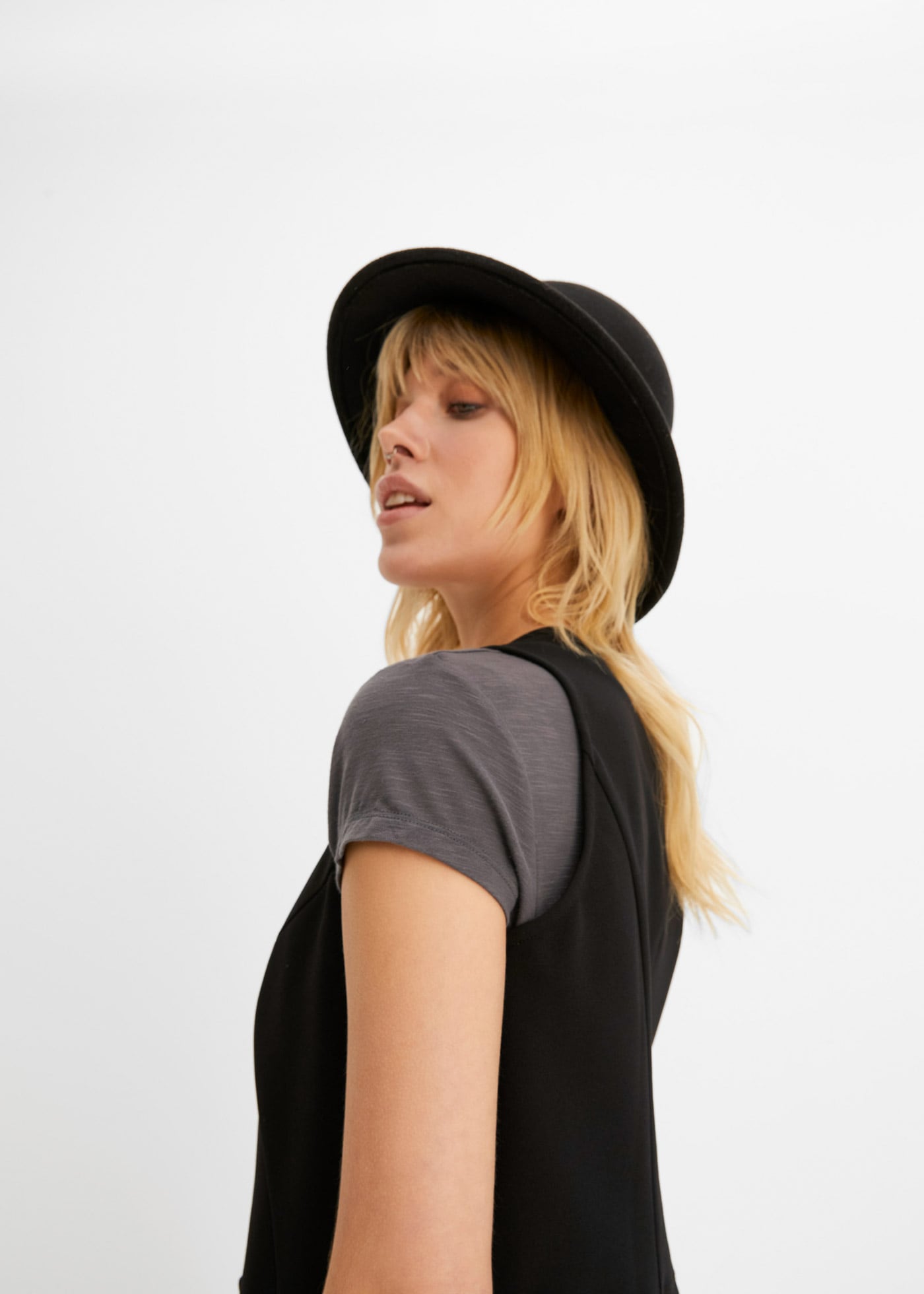 bonprix T-Shirt ausgestellte Passform, asymmetrische Länge, kurze Ärmel