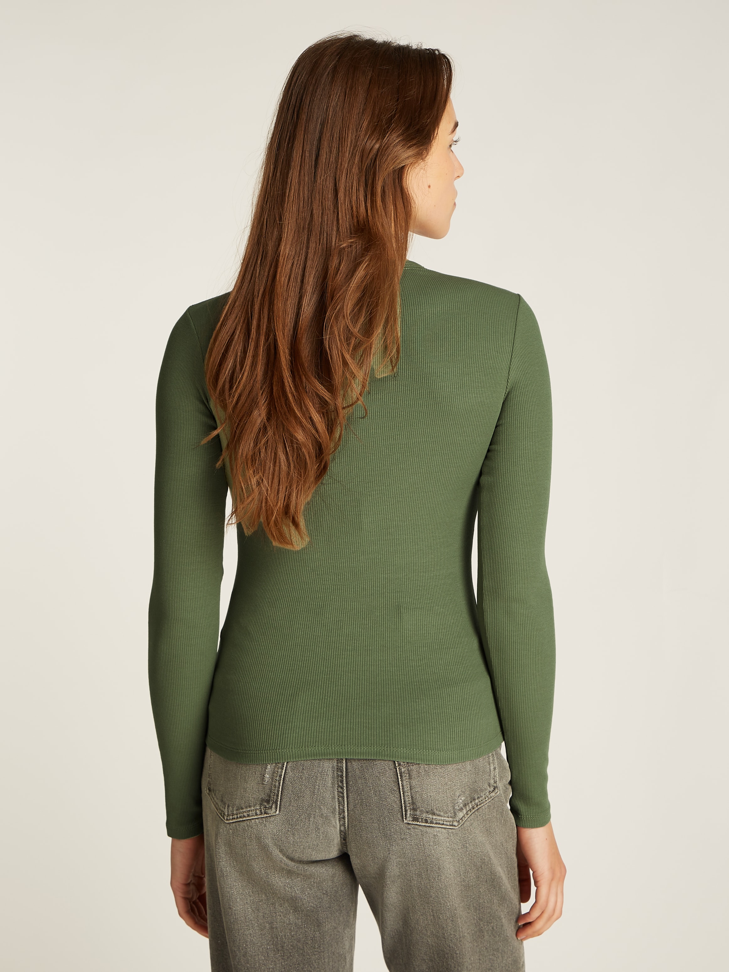 Tommy Jeans Langarmshirt »TJW SLIM ESSENTIAL RIB LS«, mit Logostickerei
