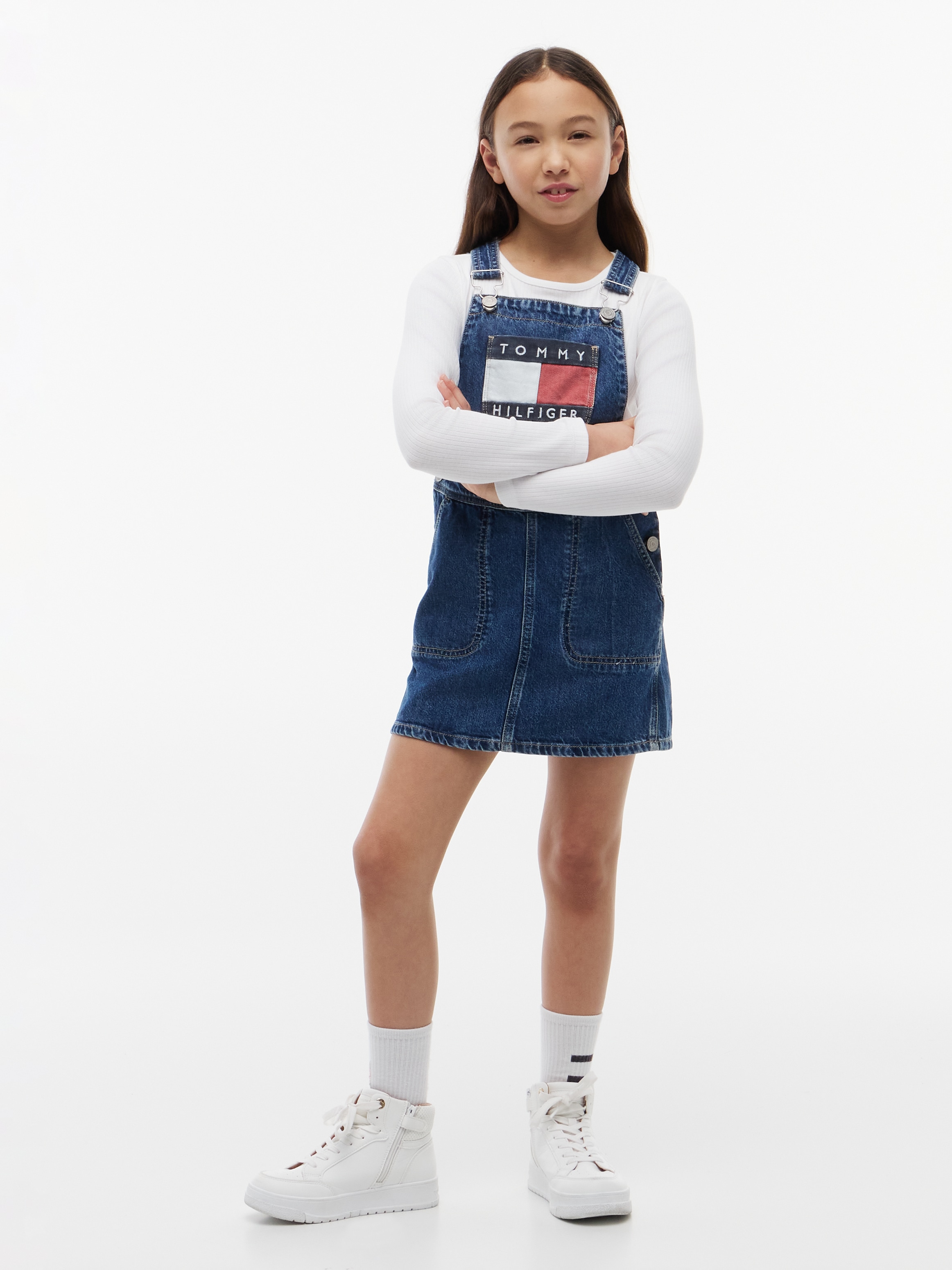 Tommy Hilfiger Latzkleid Eingrifftaschen Gesäßtaschen aufgesetzte Tasche Regular Fit, Kinder bis 16 Jahre, verstellbare Träger