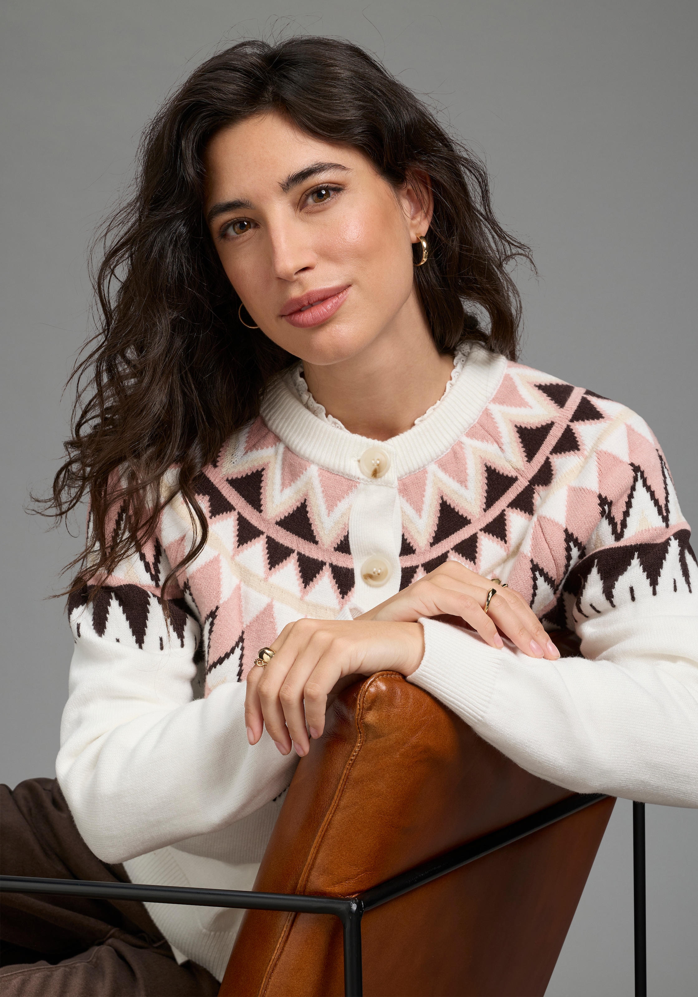 Laura Scott Strickjacke »mit femininem Norwegermuster« aus weicher Viskosemischung