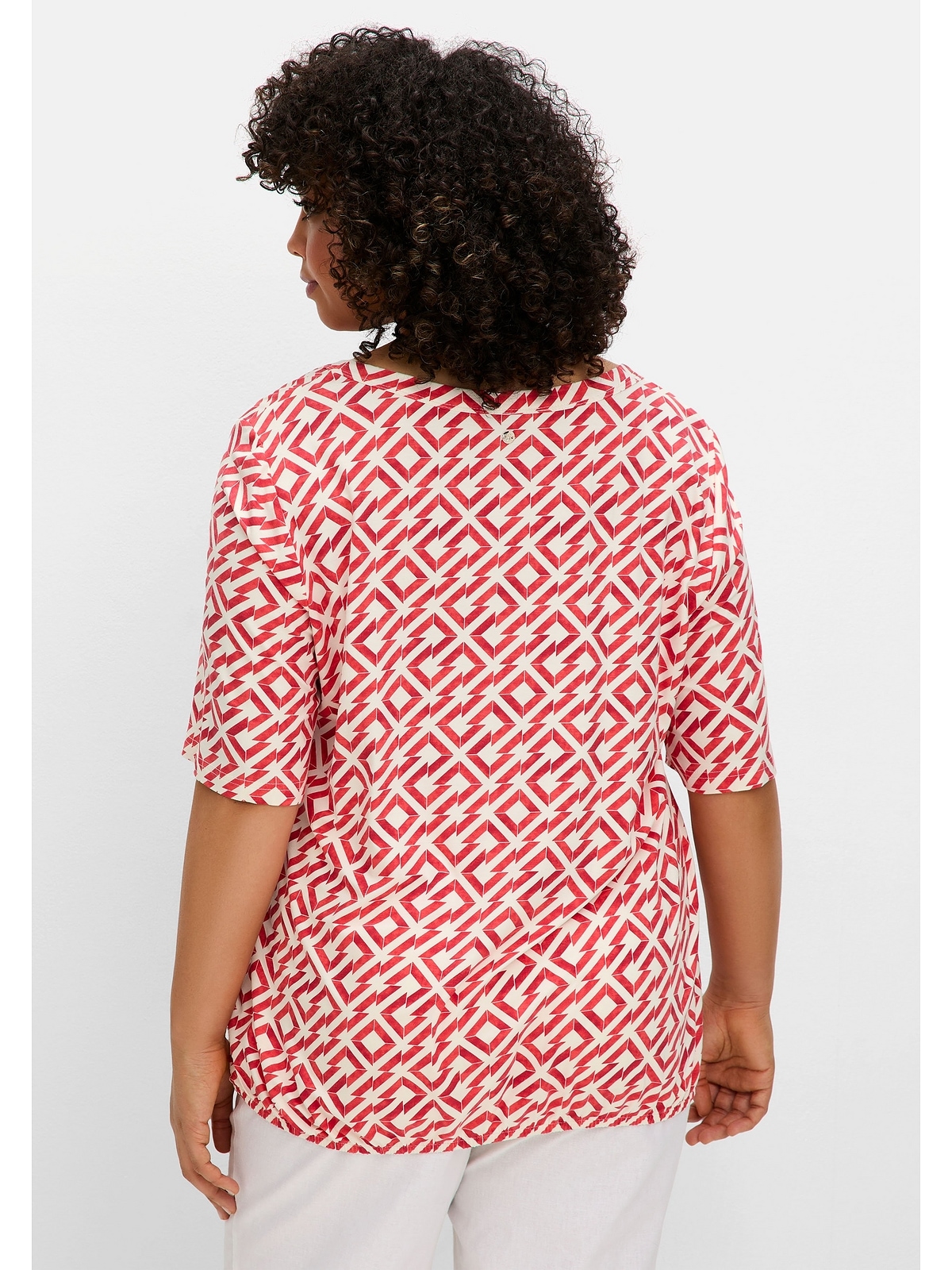 Sheego T-Shirt »Große Größen«, mit Alloverprint und Cut-out vorn