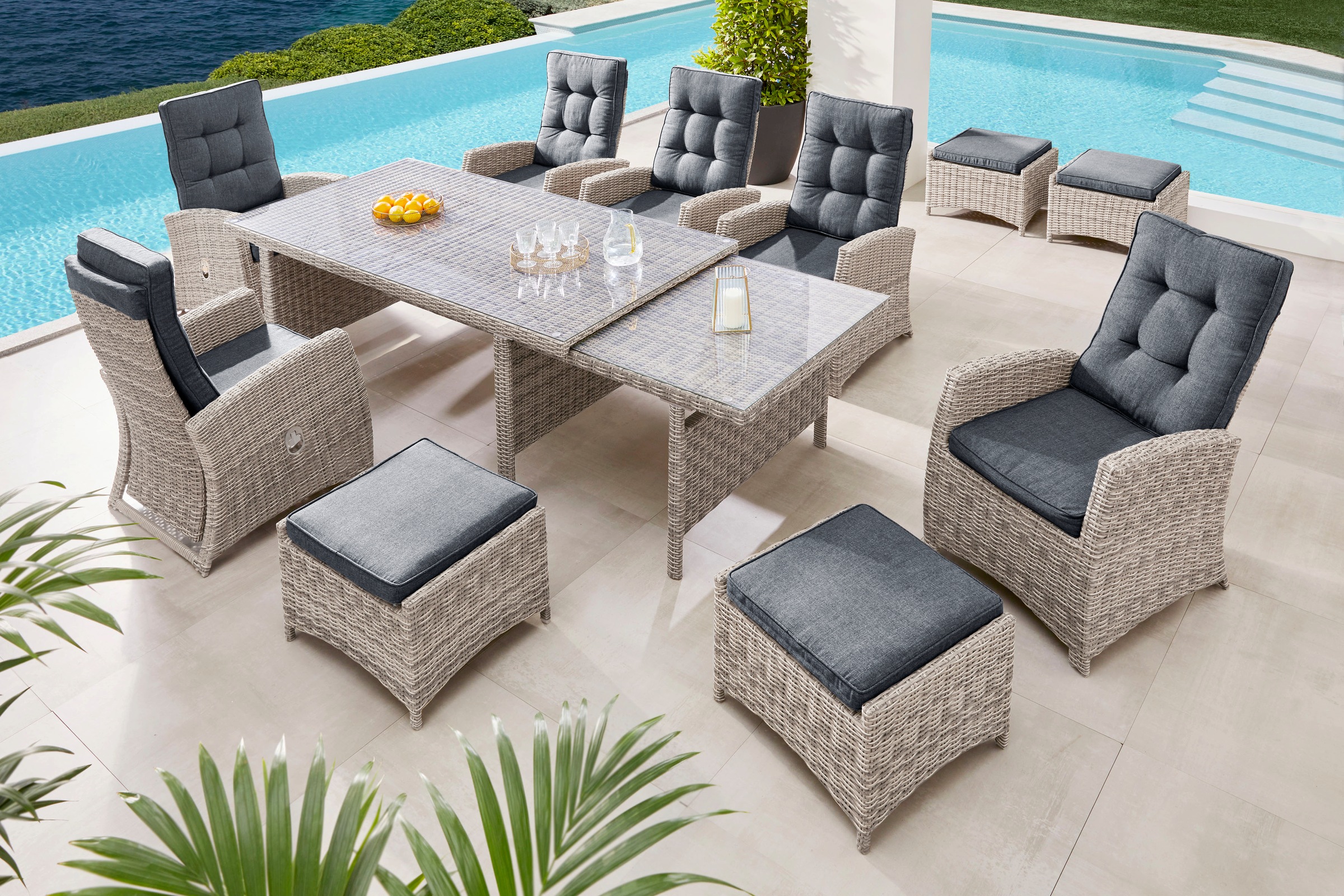 KONIFERA Garten-Essgruppe »Monaco«, (Set, 27 tlg., 6x Sessel, 4x Hocker, 1x AZ-Tisch 200-366x100x75,5 cm, inkl. Auflagen), für 10 Personen Aluminium, Polyrattan, Rückenlehne verstellbar