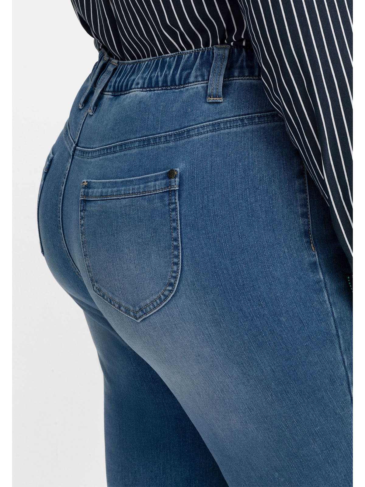 Kontrastnähten BAUR Bootcut-Jeans Größen«, Gummibund online Sheego | mit kaufen und »Große