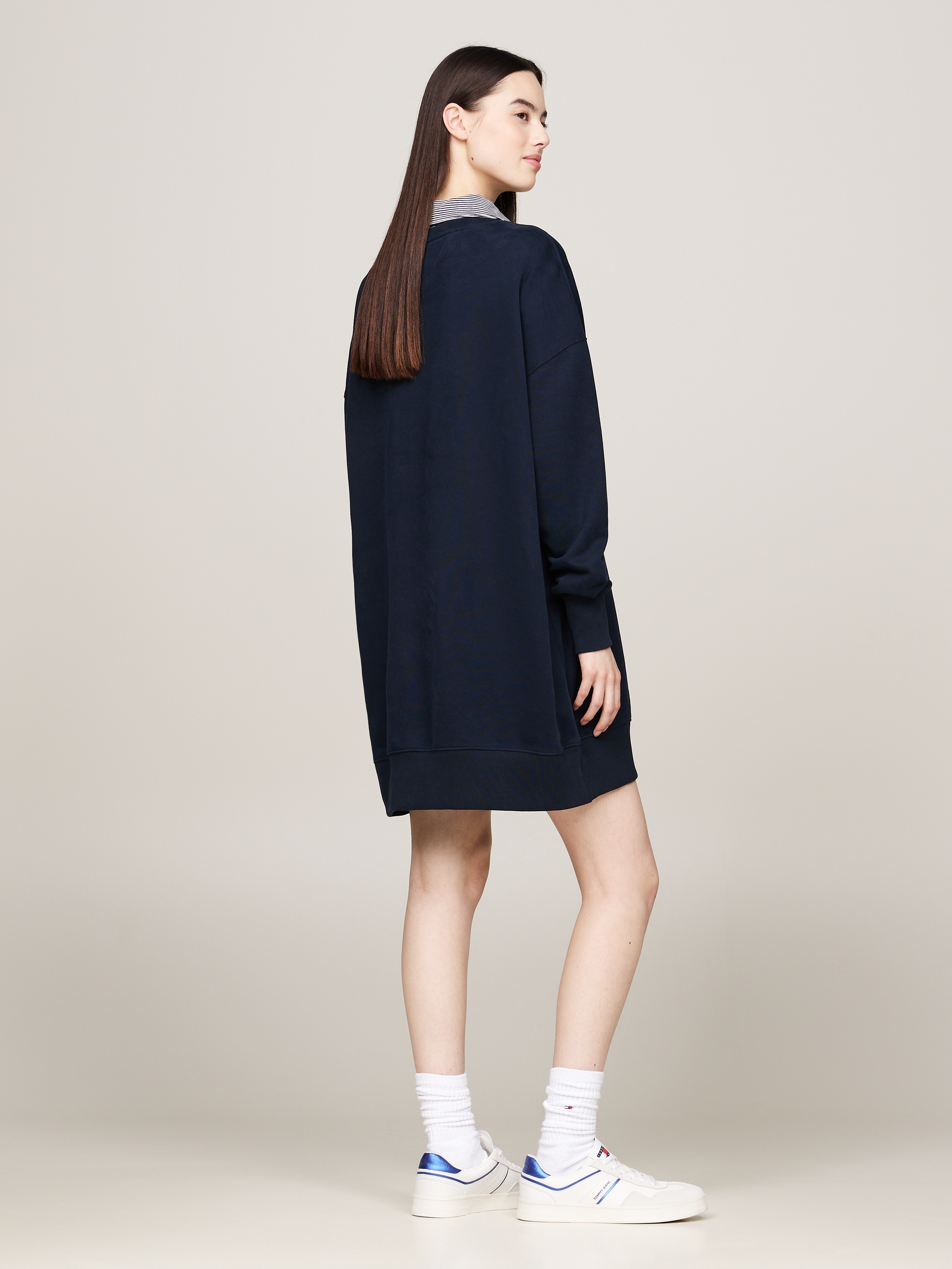 Tommy Jeans Jerseykleid »TJW CREST LINEAR CREW DRESS EXT«, mit Linear Logoschriftzug