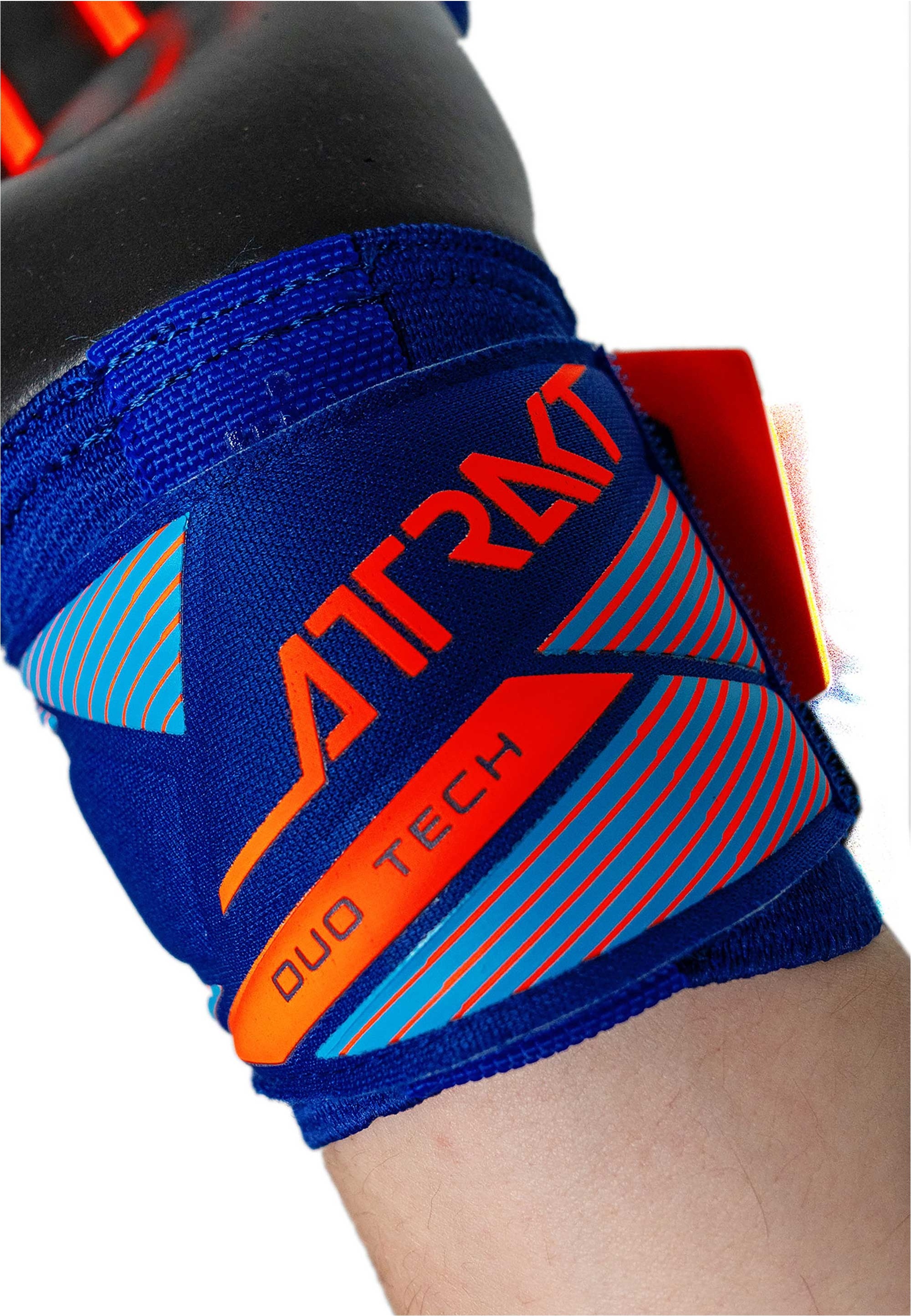 Reusch Torwarthandschuhe »Attrakt Freegel Duo NC« mit 3D-Latex-Noppen an der Innenseite