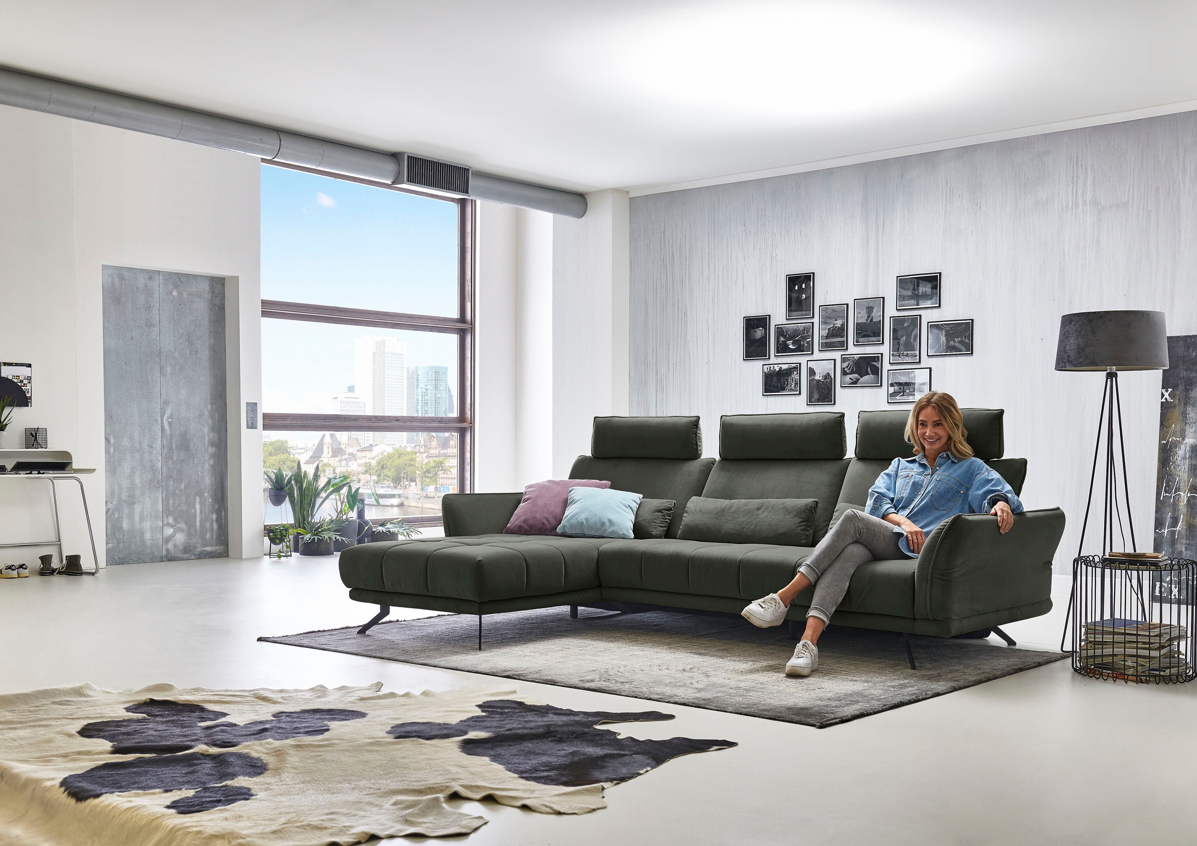Die PlanBar Ecksofa »MP-IN20041 L-Form«, optional Sitztiefenverstellung und Kopfstützen
