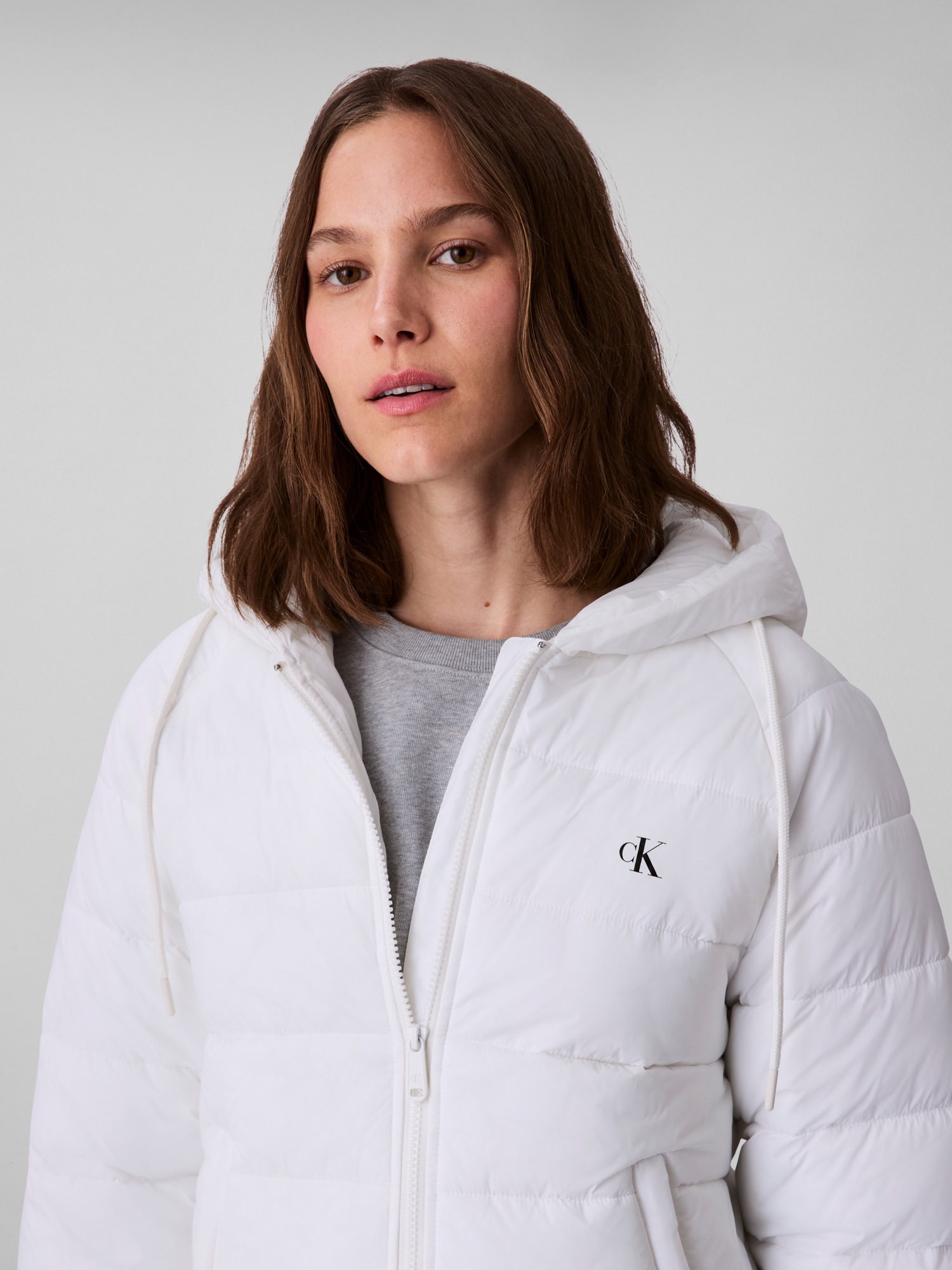 Calvin Klein Jeans Steppjacke »LIGHTWEIGHT LOGO PUFFER«, mit Kapuze, Mit Rundhalsausschnitt