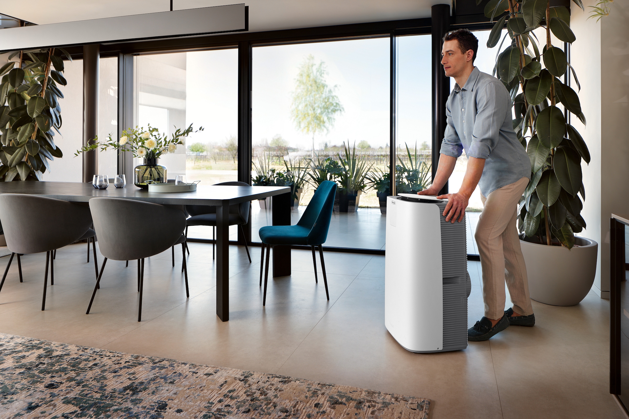 De'Longhi Klimagerät »Pinguino AP130i GentleJet mit Inverter-Technology (Abkühlzeit -30%)« 130m³ Räume, A+, 13.000 BTU/h, 3,3 Kw, Luftentfeuchermodus, 24h Timer