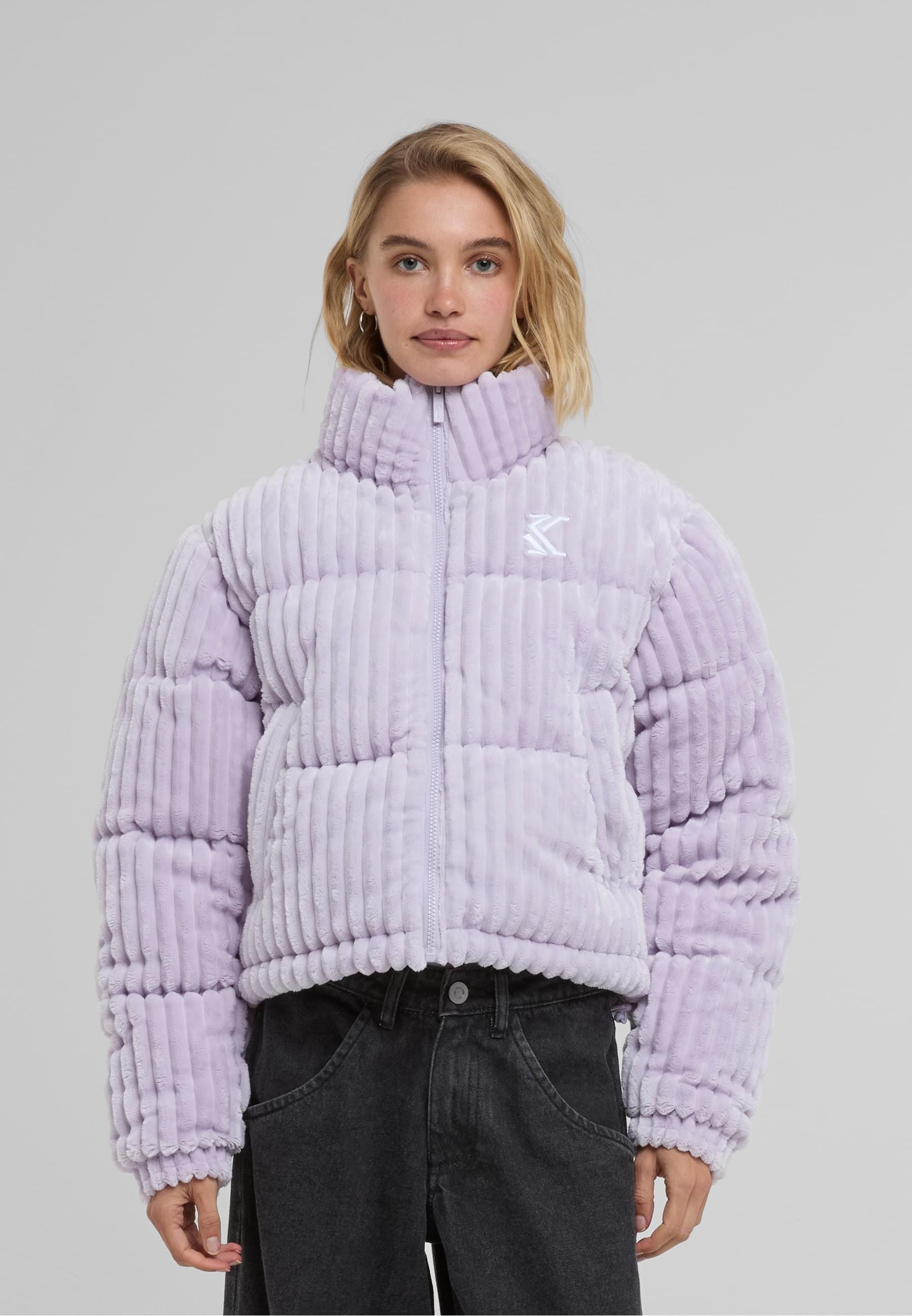 Karl Kani Winterjacke »Karl Kani KK Og Fuzzy Corduroy Short Puffer Jacket«, (1 St.), ohne Kapuze