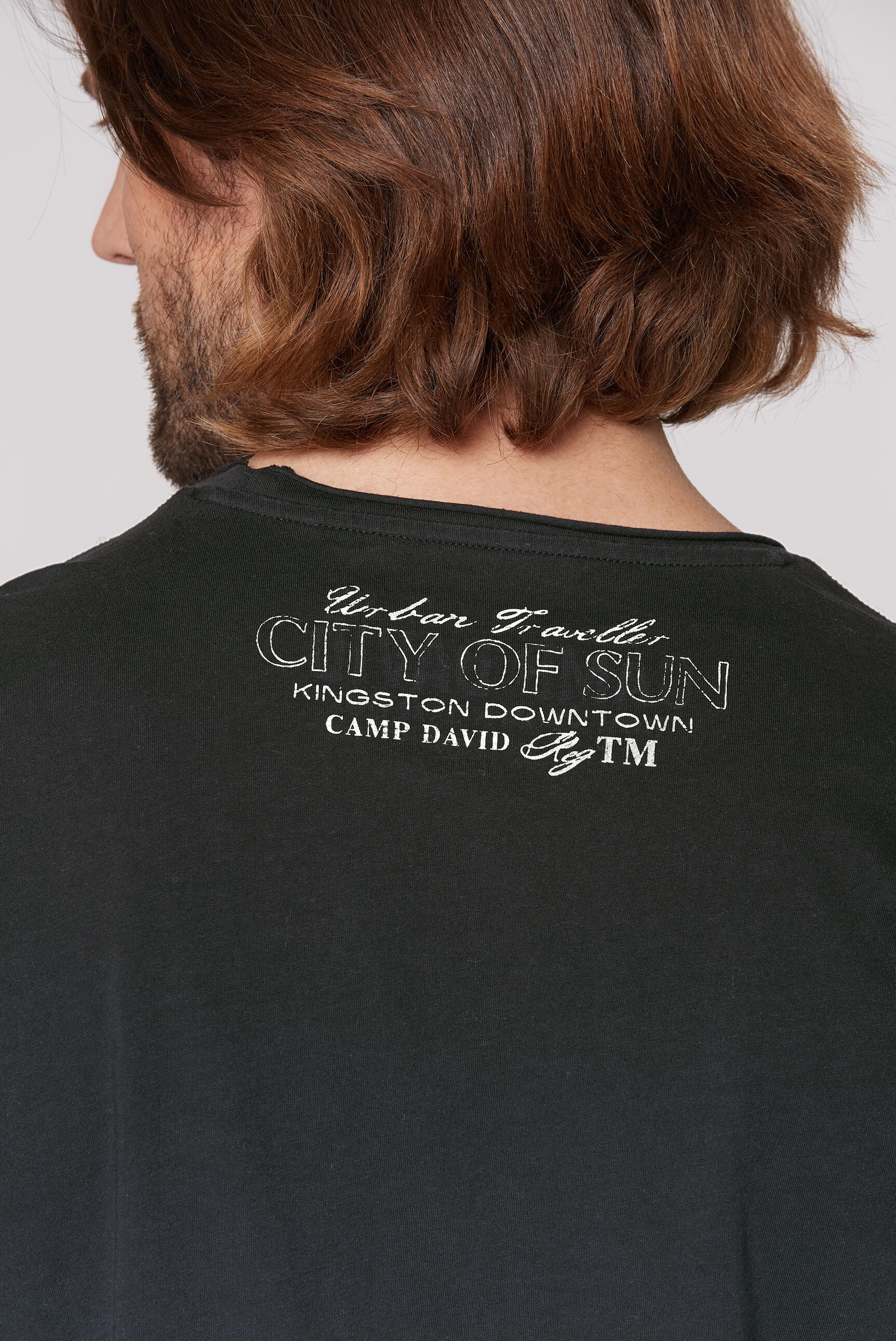 CAMP DAVID Rundhalsshirt, mit offener Kante am Ausschnitt
