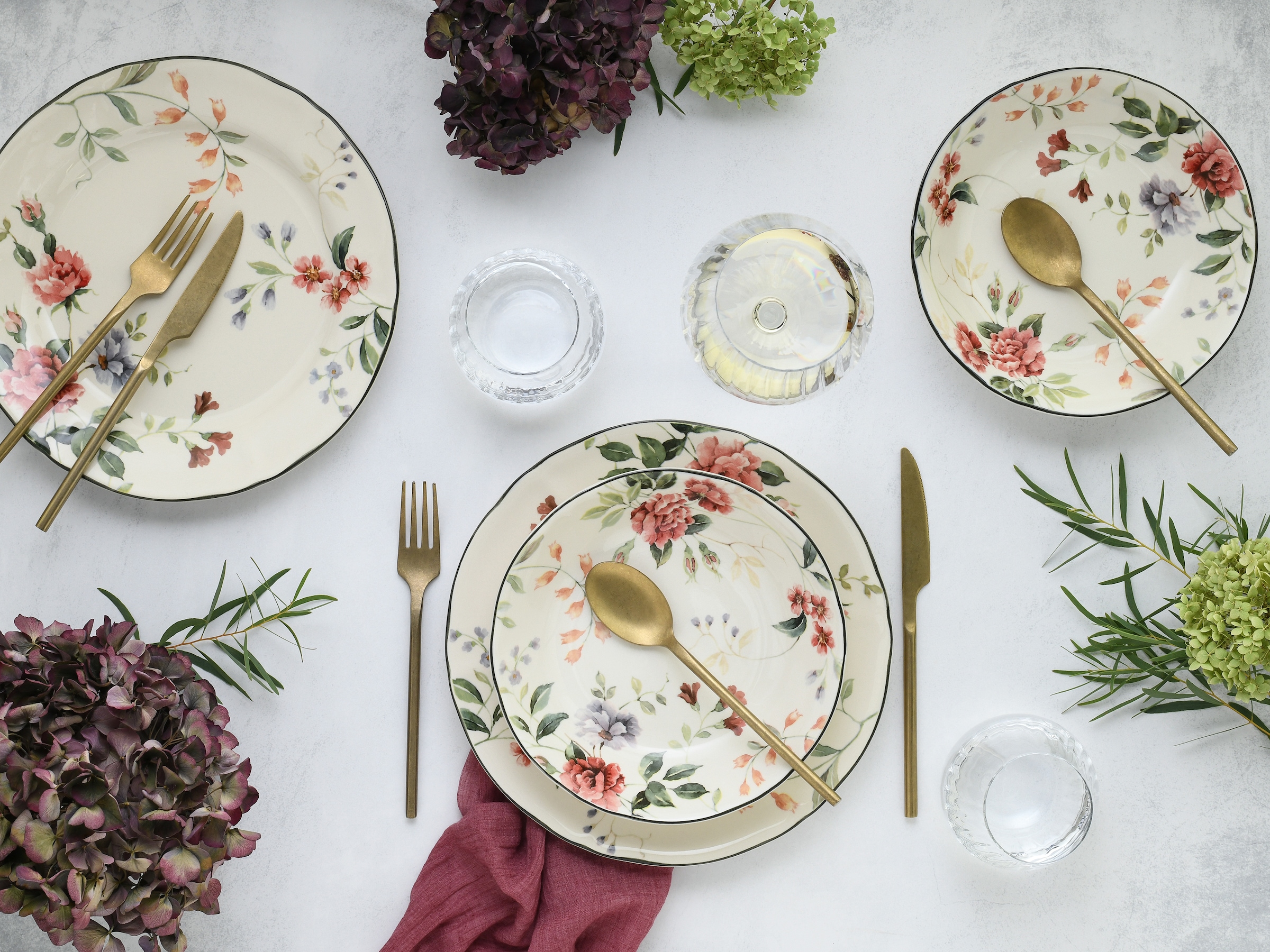 CreaTable Tafelservice »Priscilla Bunt, Service, Teller-Set, 12-tlg.« Ausdrucksstarkes Relief, Rosendekor, hochwertiger Scherben