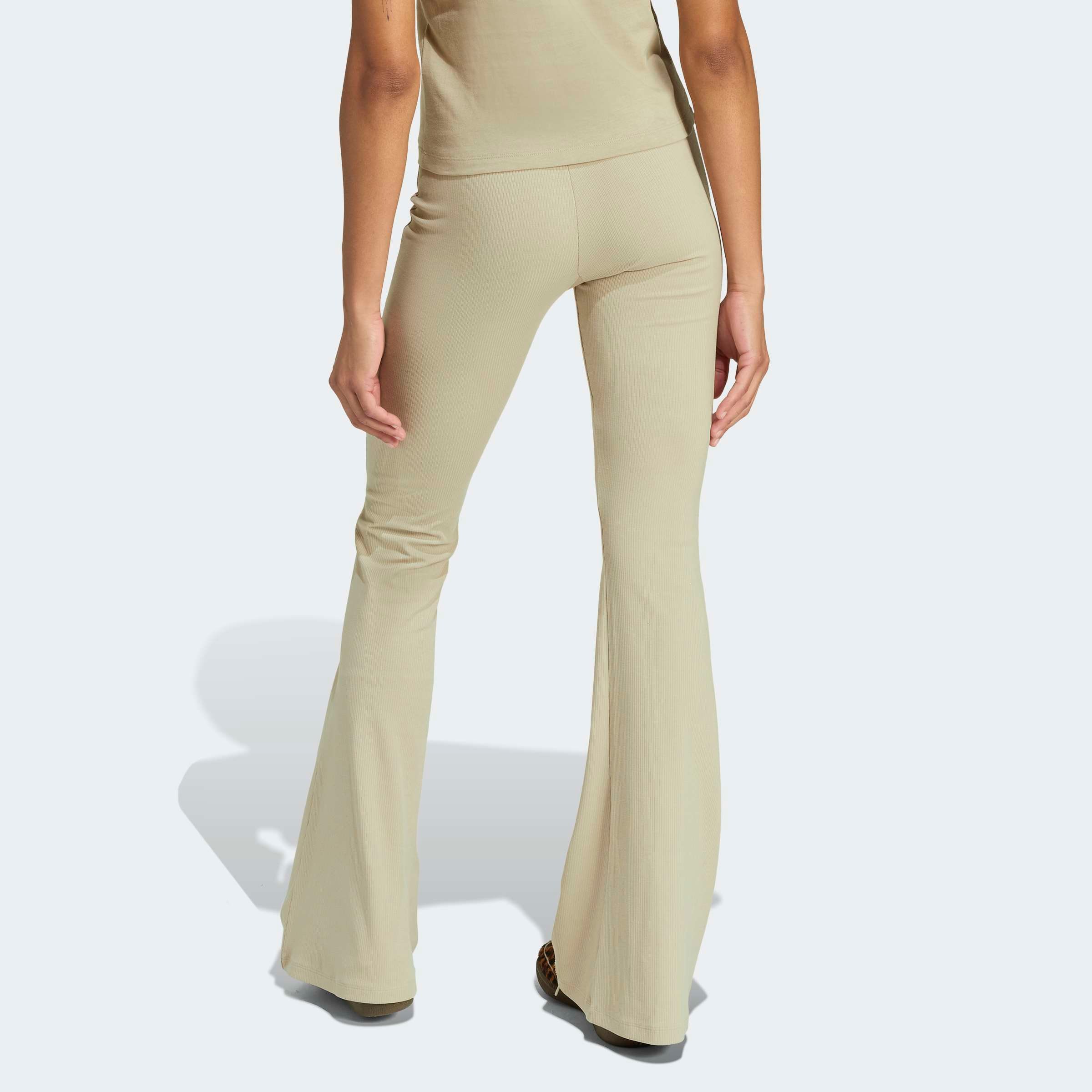 adidas Originals »ESSENTIALS RIB FLARED«  mit ausgestelltem Bein und Ripp Optik, hoher Bund