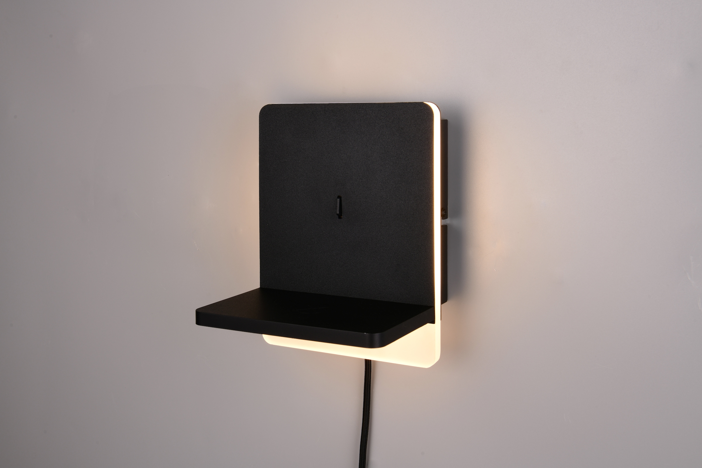 TRIO Leuchten LED Wandleuchte »FAIRFIELD, Wand Nachttischleuchte, induktive Ladestation USB-Anschluss« LED-Board 1 Stk. Warmweiß LED Wandleuchte 9W 950 Lumen warmweiß dimmbar indirektes Licht
