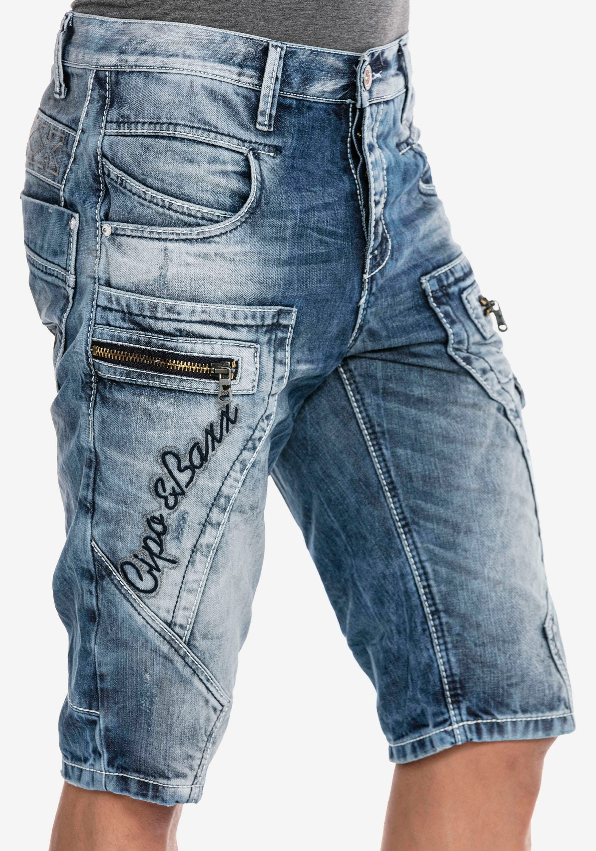 Cipo & Baxx Caprijeans, mit Logo Stickerei