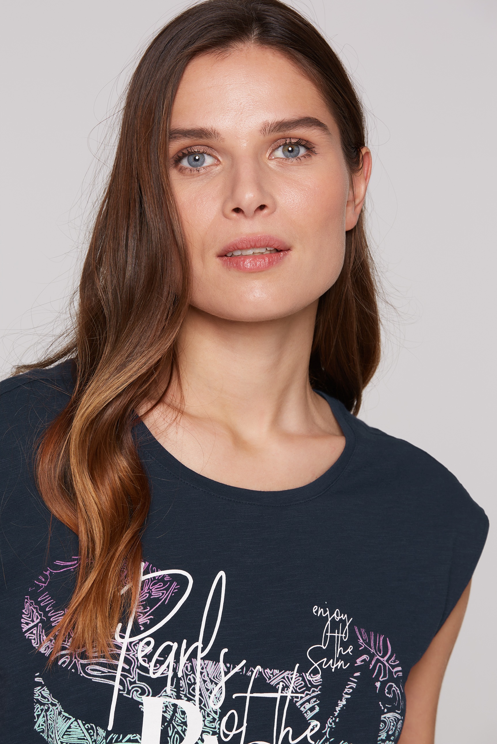SOCCX Rundhalsshirt, mit überschnittenen Schultern