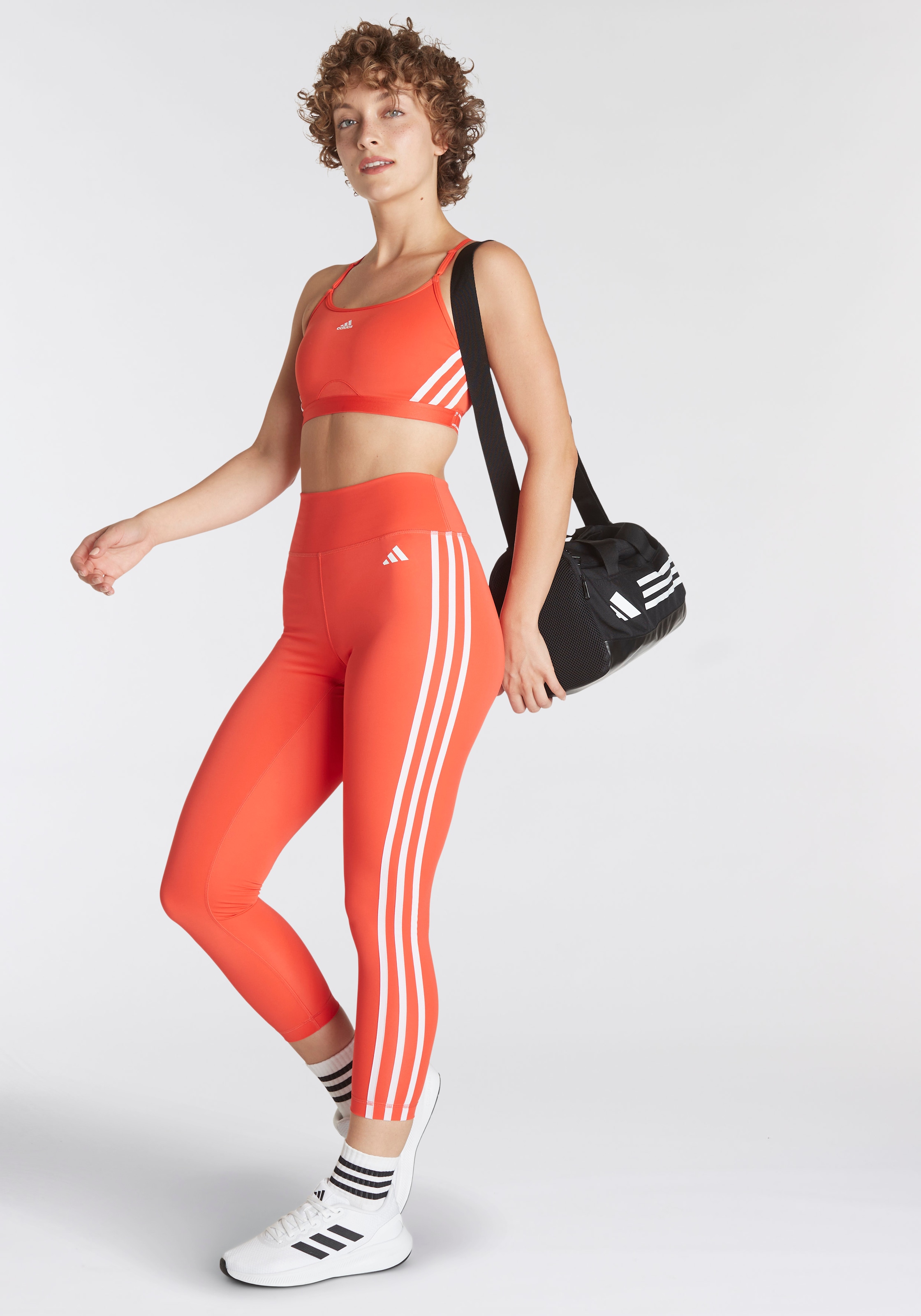 adidas Performance HIGH-WAISTED«, (1 »TRAIN bestellen BAUR ESSENTIALS (atmungsaktiv, | Trainingstights 3-STREIFEN Rechnung schnell tlg.), trocknend) auf