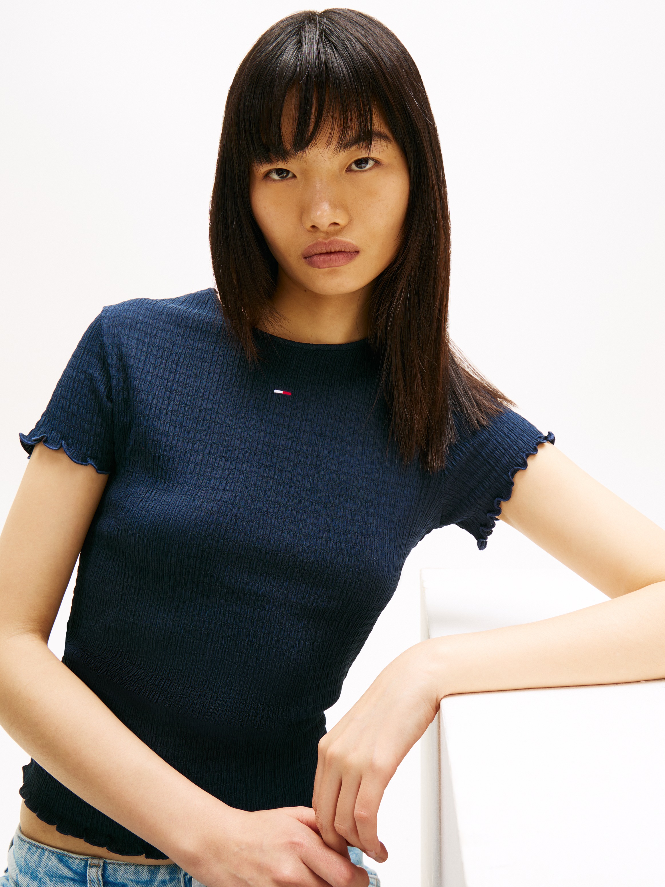 Tommy Jeans Kurzarmshirt "TJW SLIM SMOCK SS TEE" aus Seersucker, mit Kräuse günstig online kaufen