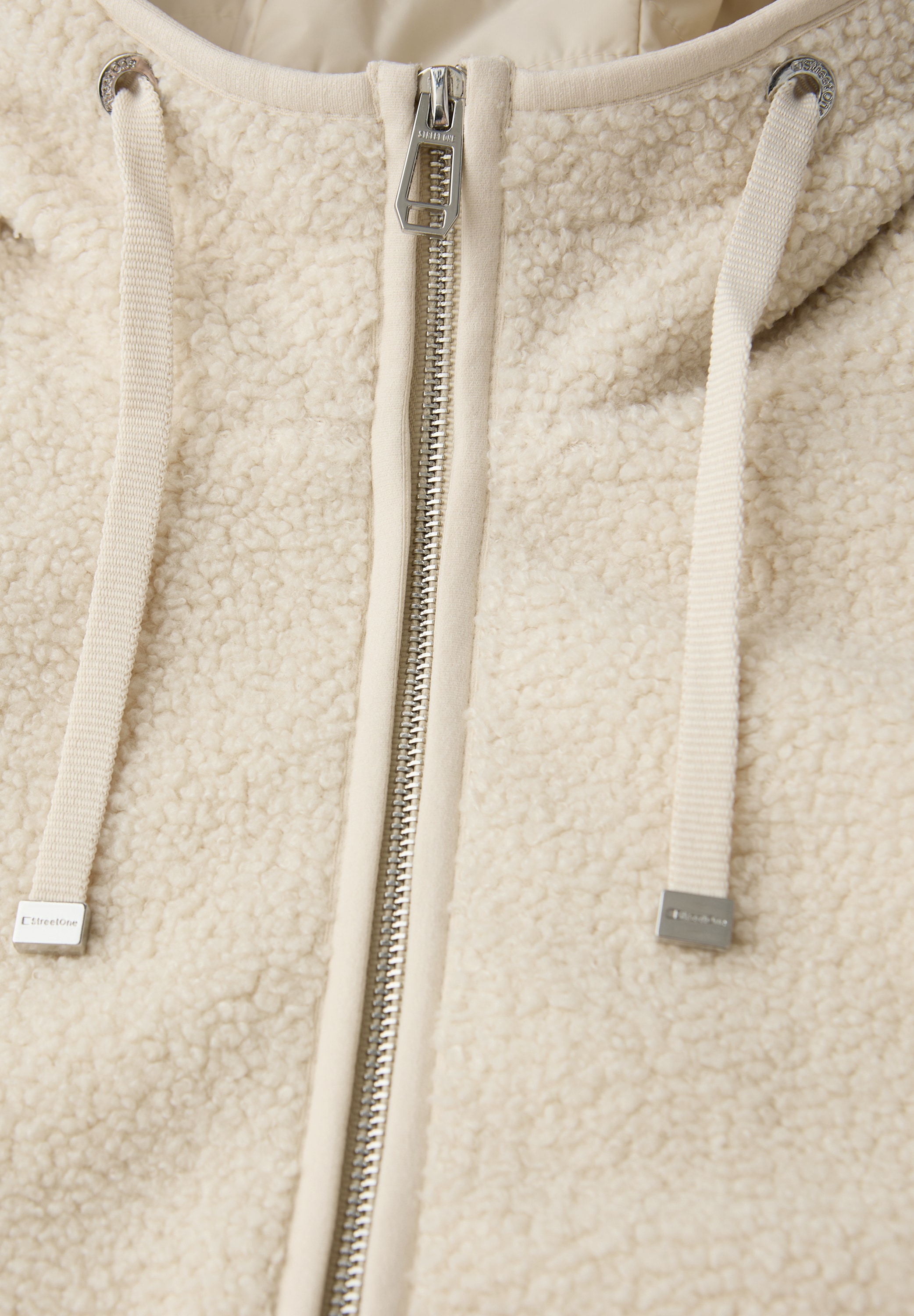 STREET ONE Fellimitatjacke mit Kapuze in Unifarbe