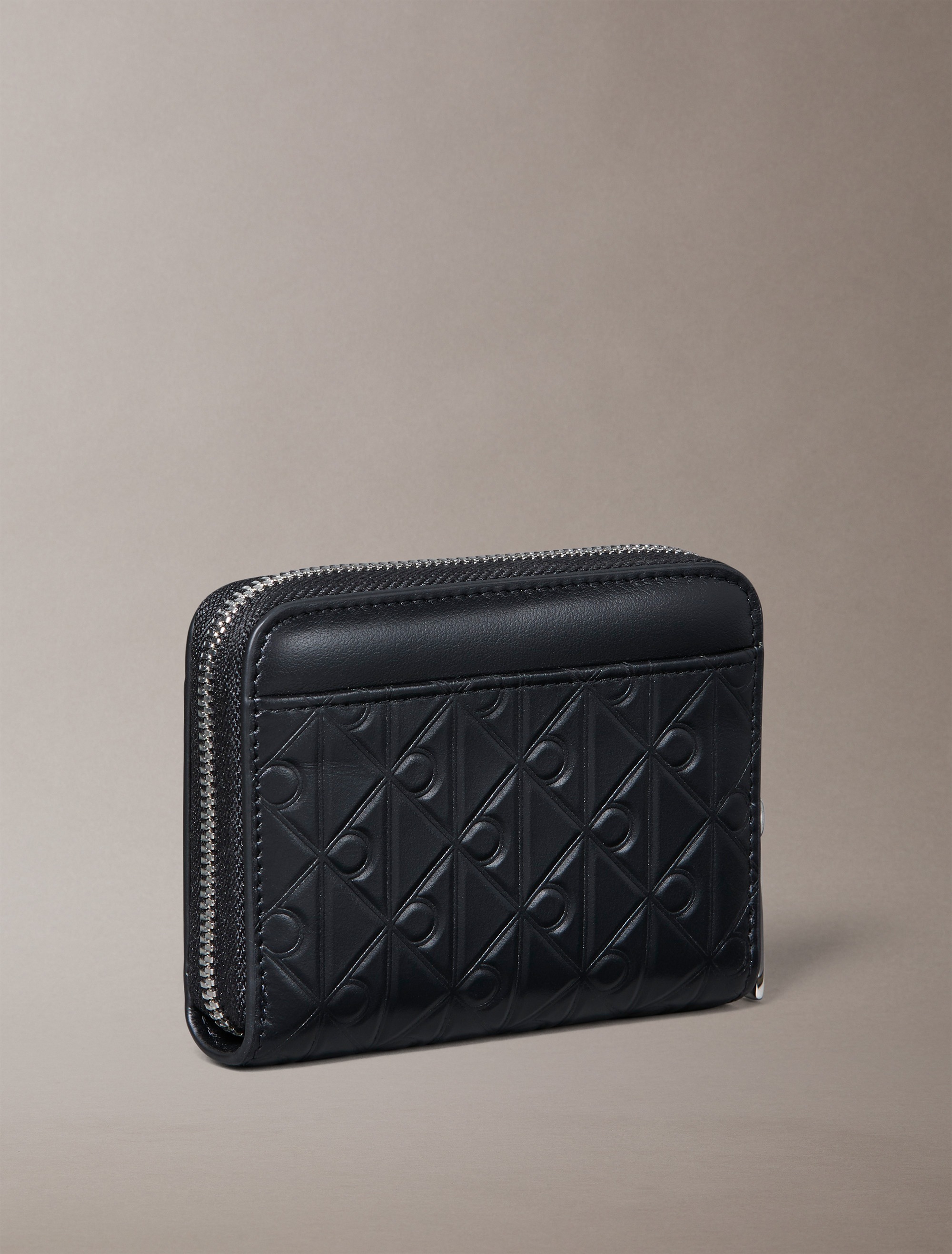 Calvin Klein Geldbörse »EMBLEM AOP EMBOSSED ZIP AROUND«