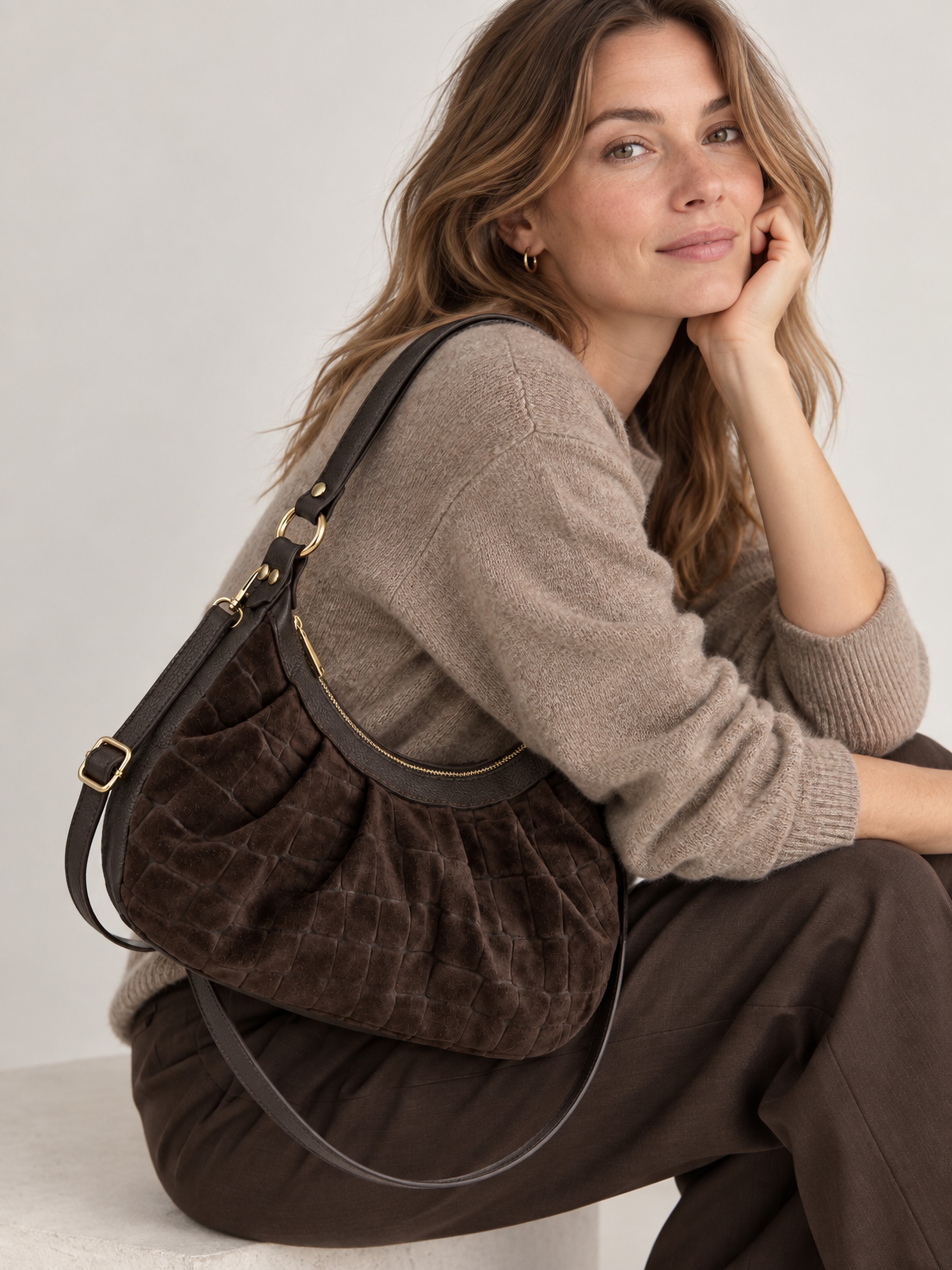 COLLEZIONE ALESSANDRO Henkeltasche »Artis« Croco-Velours, genarbtes Glattleder, Made in Italy