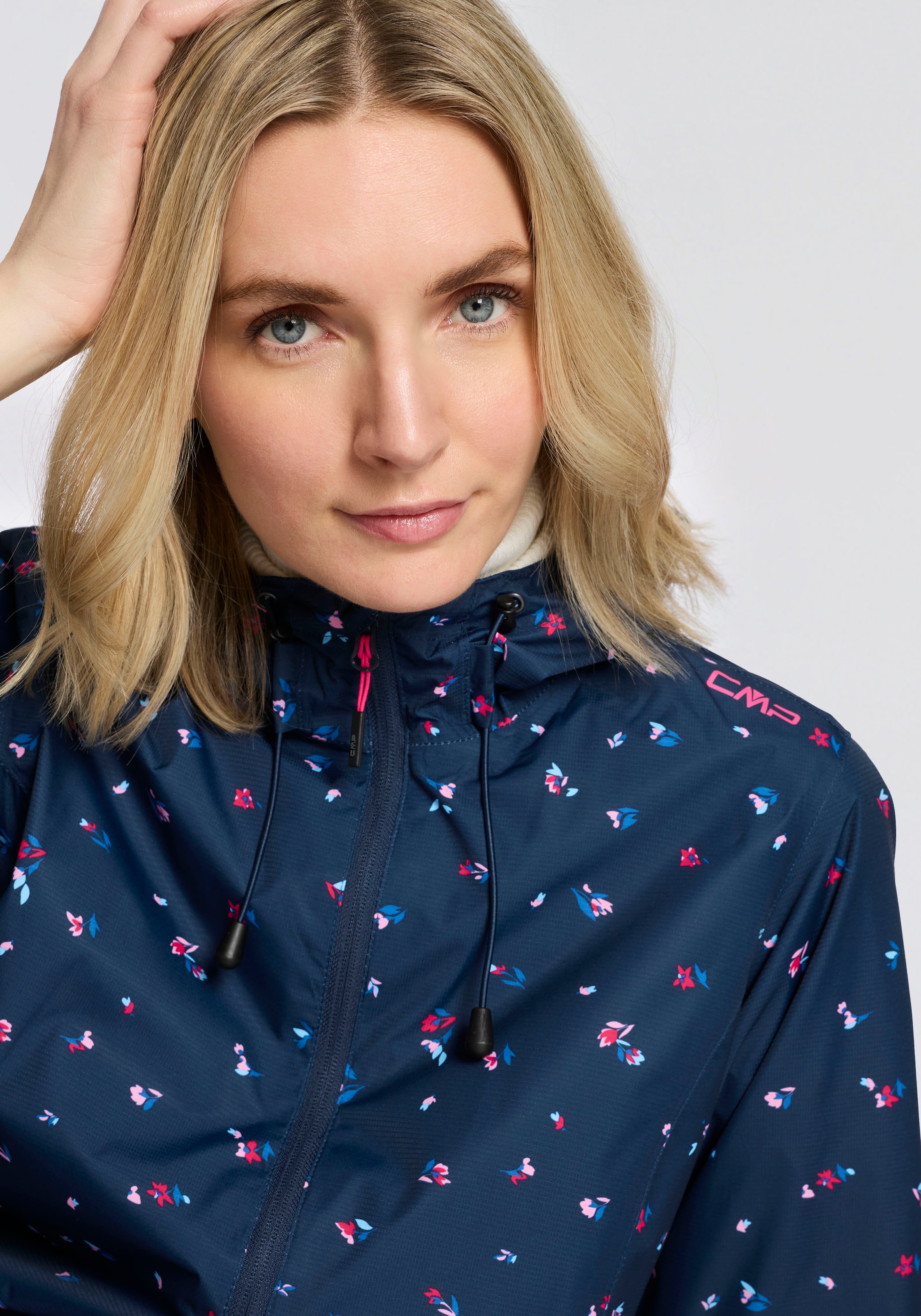 CMP Regenjacke mit Kapuze Übergangsjacke, mit dezenten Reflektordetails