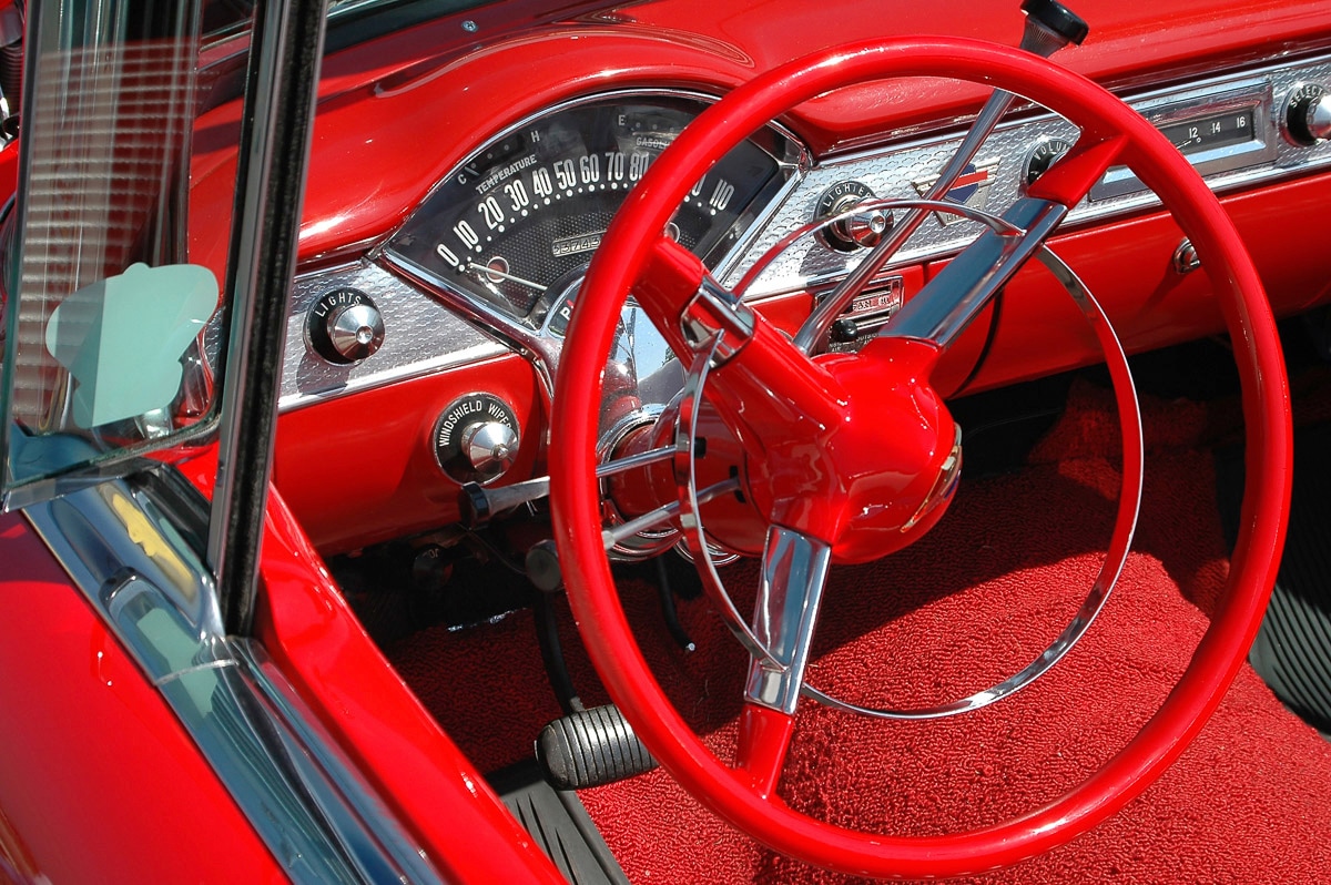 Papermoon Fototapete "Rotes Auto"