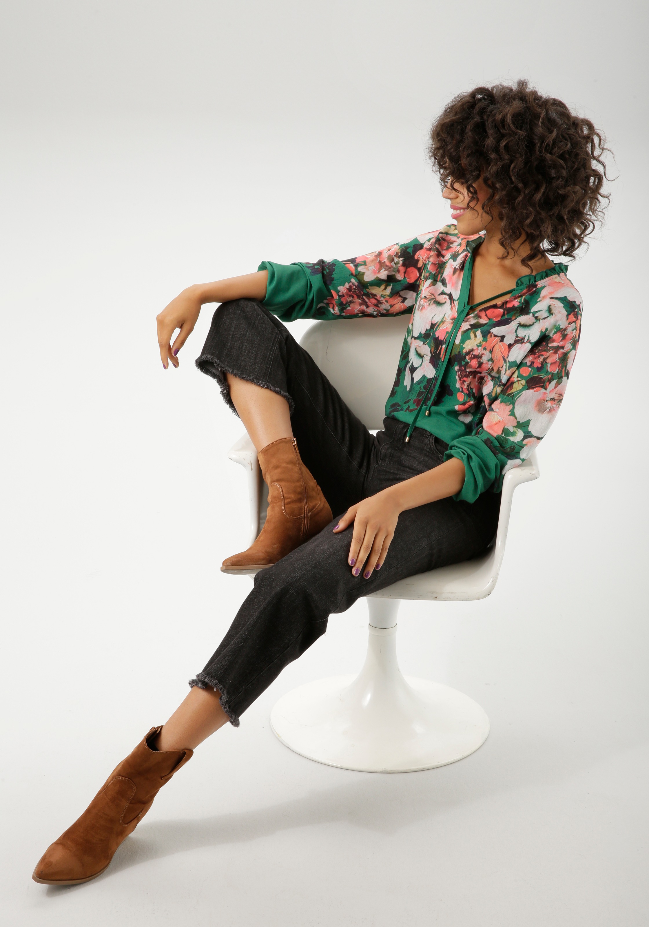 Aniston CASUAL Schlupfbluse, mit farbenfrohen Blüten bedruckt - NEUE KOLLEKTION