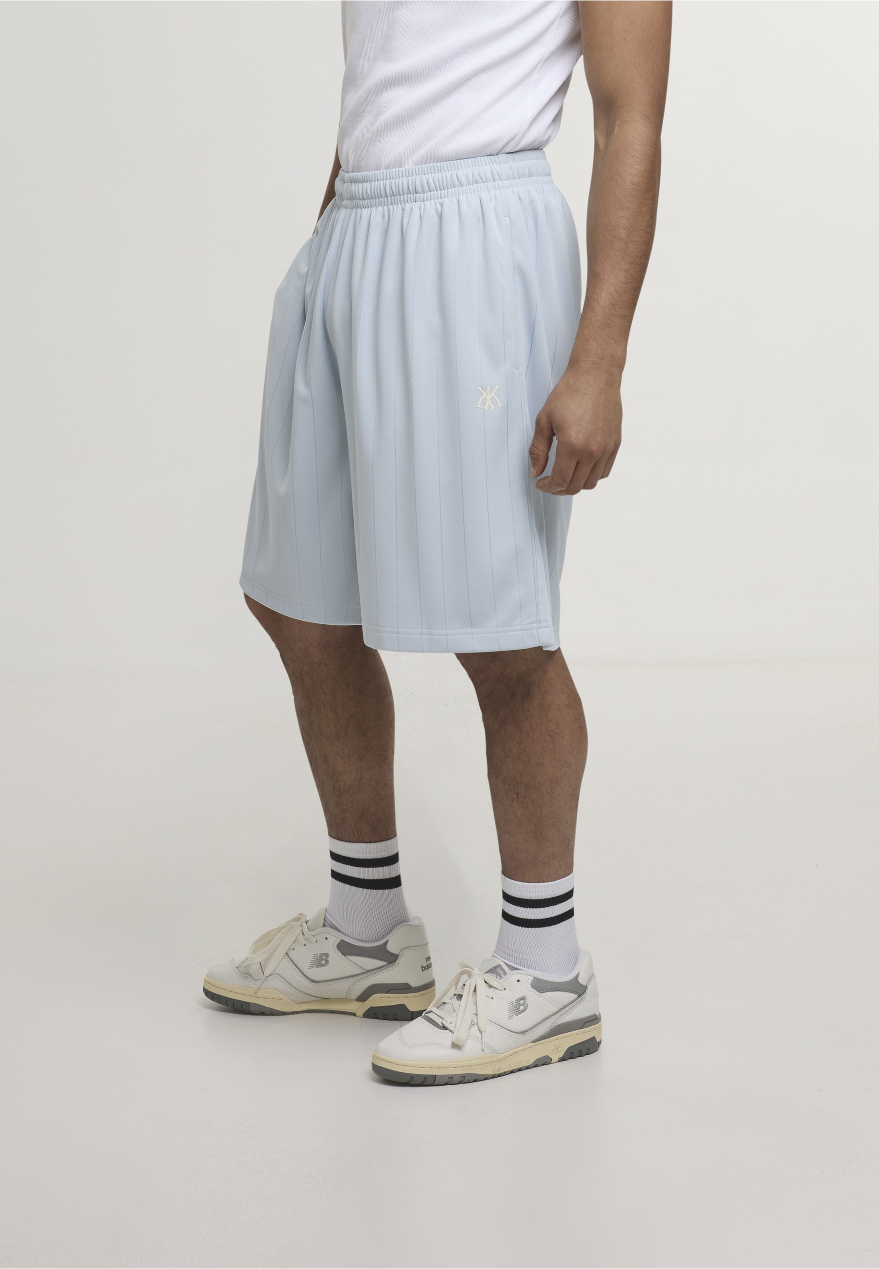 Karl Kani Sweatshorts »Karl Kani KK Insignia Shadow Pinstripe Soccer Shorts«