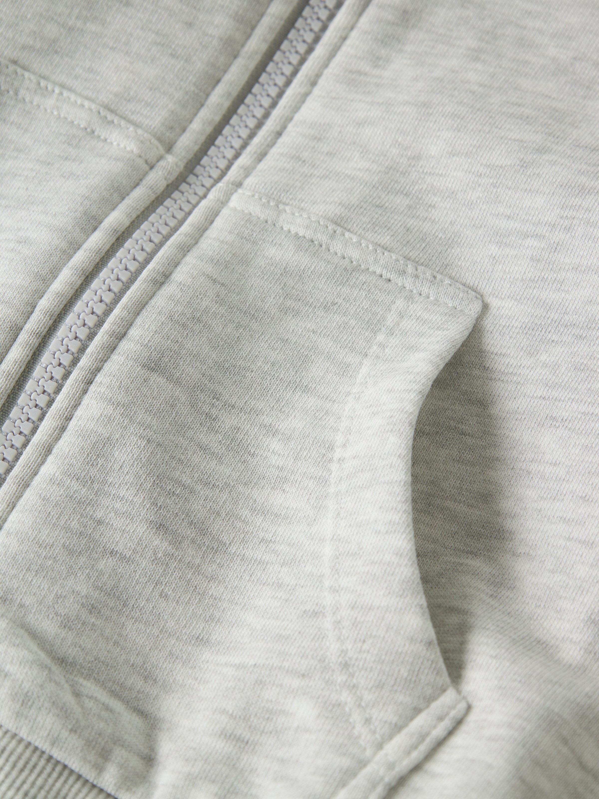 Name It Kapuzensweatjacke »NKFMILLE SHORT NREG SWE CARD WH UNB NOOS«