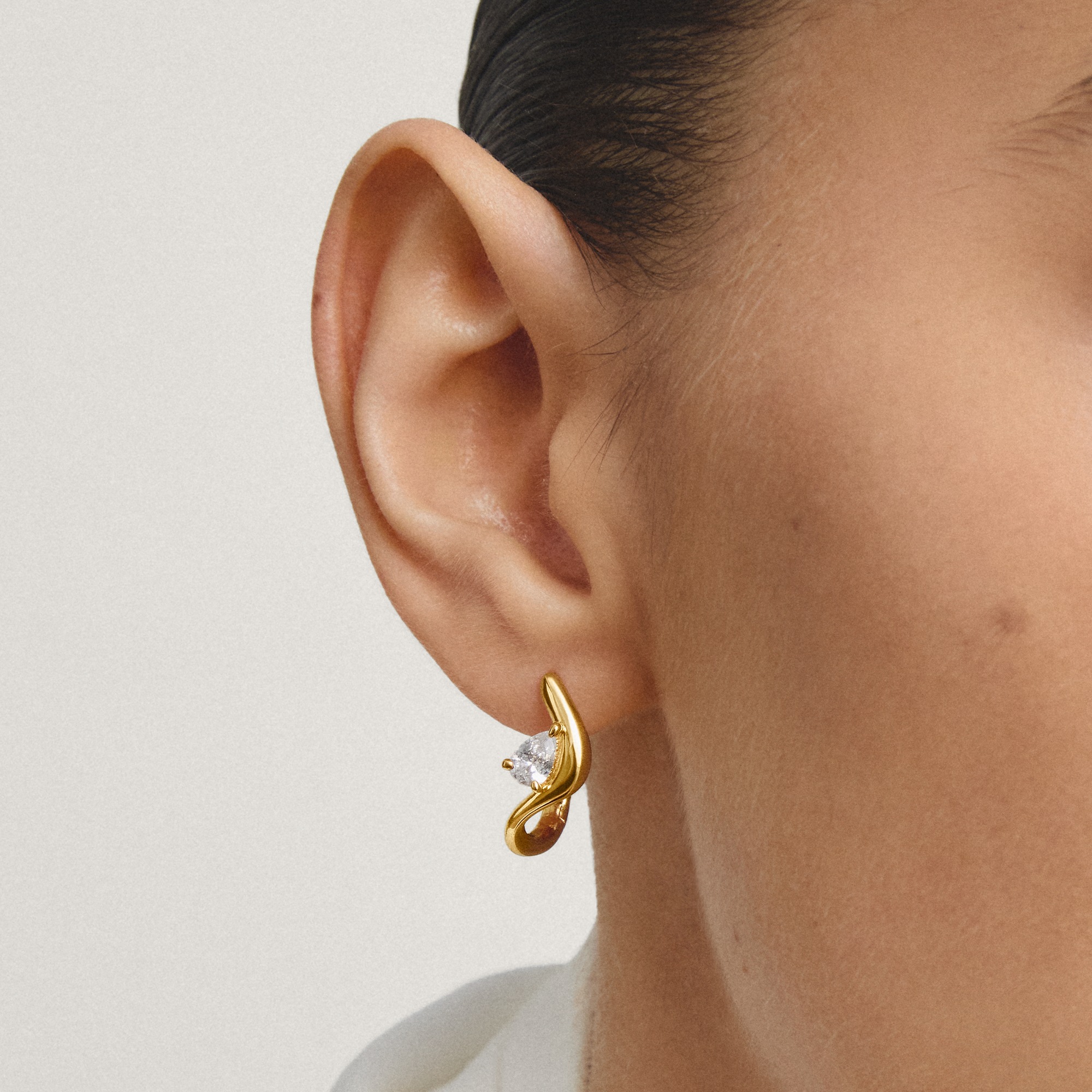 THOMAS SABO Paar Creolen »Fluid Elegance Creolen mit Zirkoniastein gelbgoldfarben« mit Zirkonia (synth.)