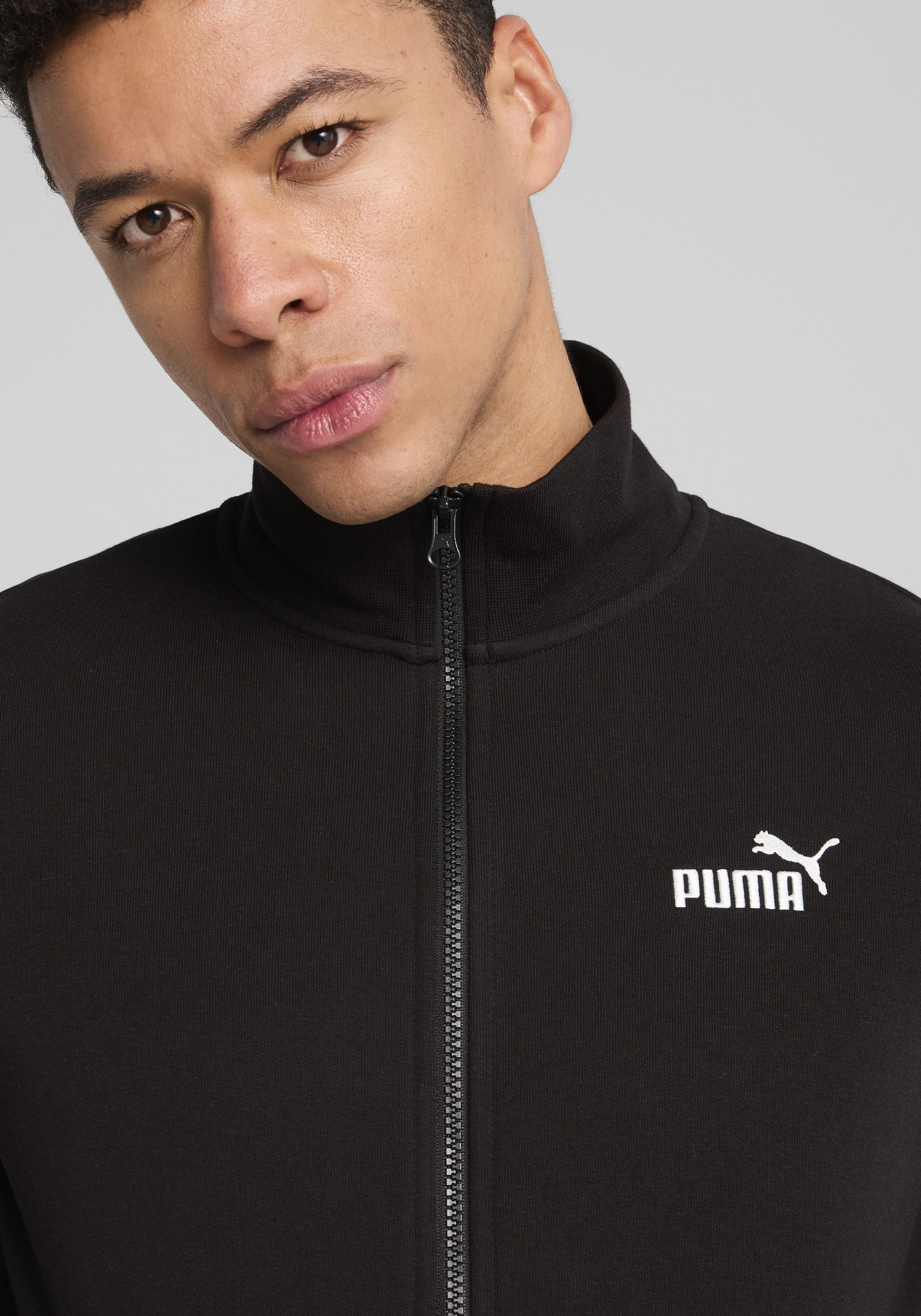 PUMA Trainingsjacke »ESS NO 1 LOGO TRACK JACKET TR« ohne Kapuze mit Stehkragen, Regular Fit, mit Kängurutasche, mit Reißverschluss