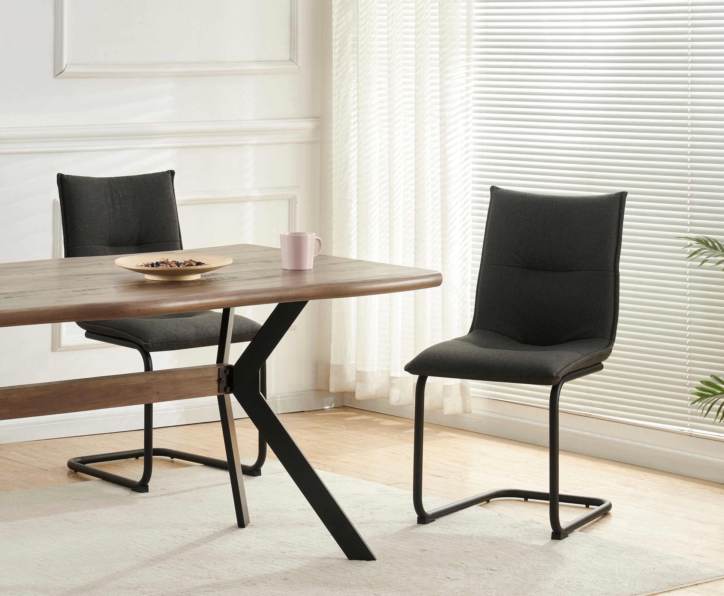 Home affaire Esszimmerstuhl »SARNIA, 2er Set, mit Metallgestell in matt schwarz« (Set) 2 Stk.in verschiedenen Farben, Belsatbarkeit pro Stuhl 120 kg, Velour Stoff