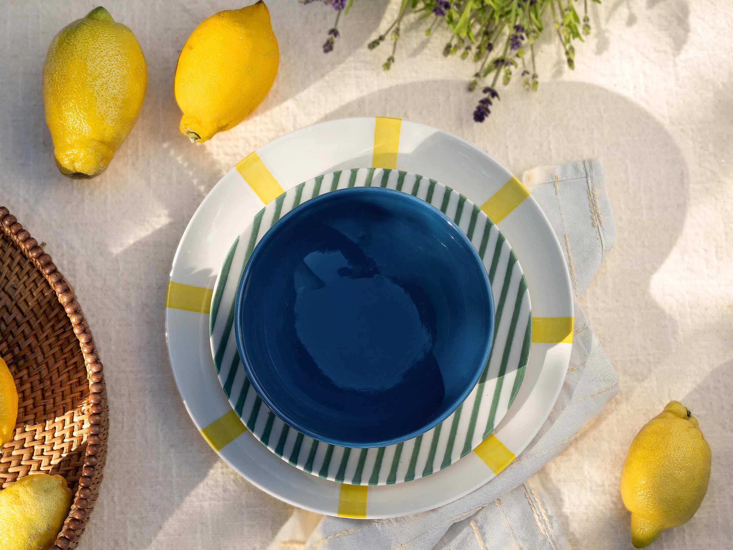 CreaTable Teller-Set »Mio Viva Bunt, Tellerset 12-tlg.« Handgemalte Optik, keramische Motive kombiniert mit Farbglasuren
