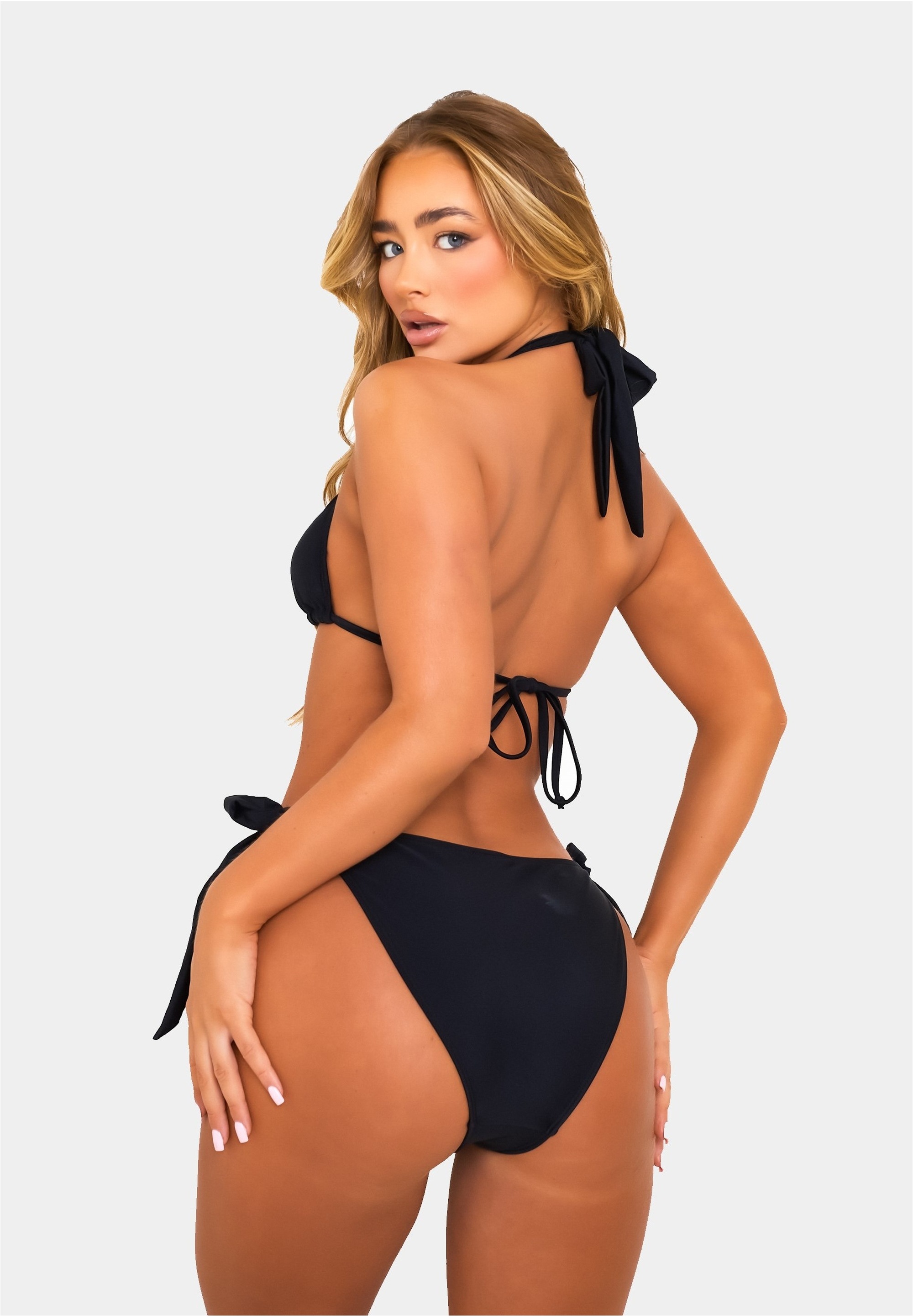 Moda Minx Bikini-Hose »Boujee«, (1 St., Panty), mit seitlicher Bindung und tollem Steinbesatz