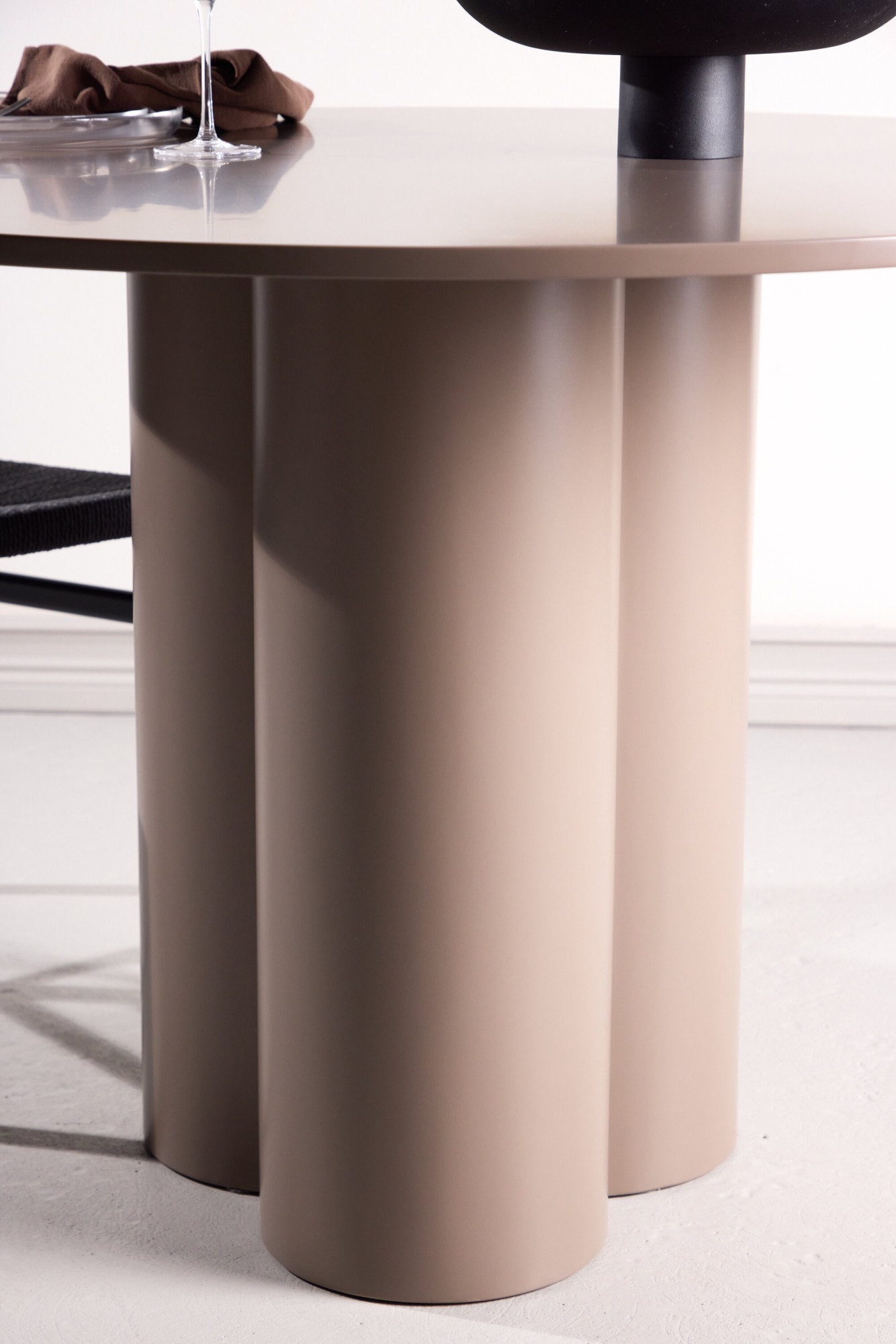 Venture Home Esstisch »Olivia, runder Esstisch in warmem Dunkelbraun, Ø 110 cm« Esszimmertisch, MDF, rund, dunkler Holzton, modern, stilvoll