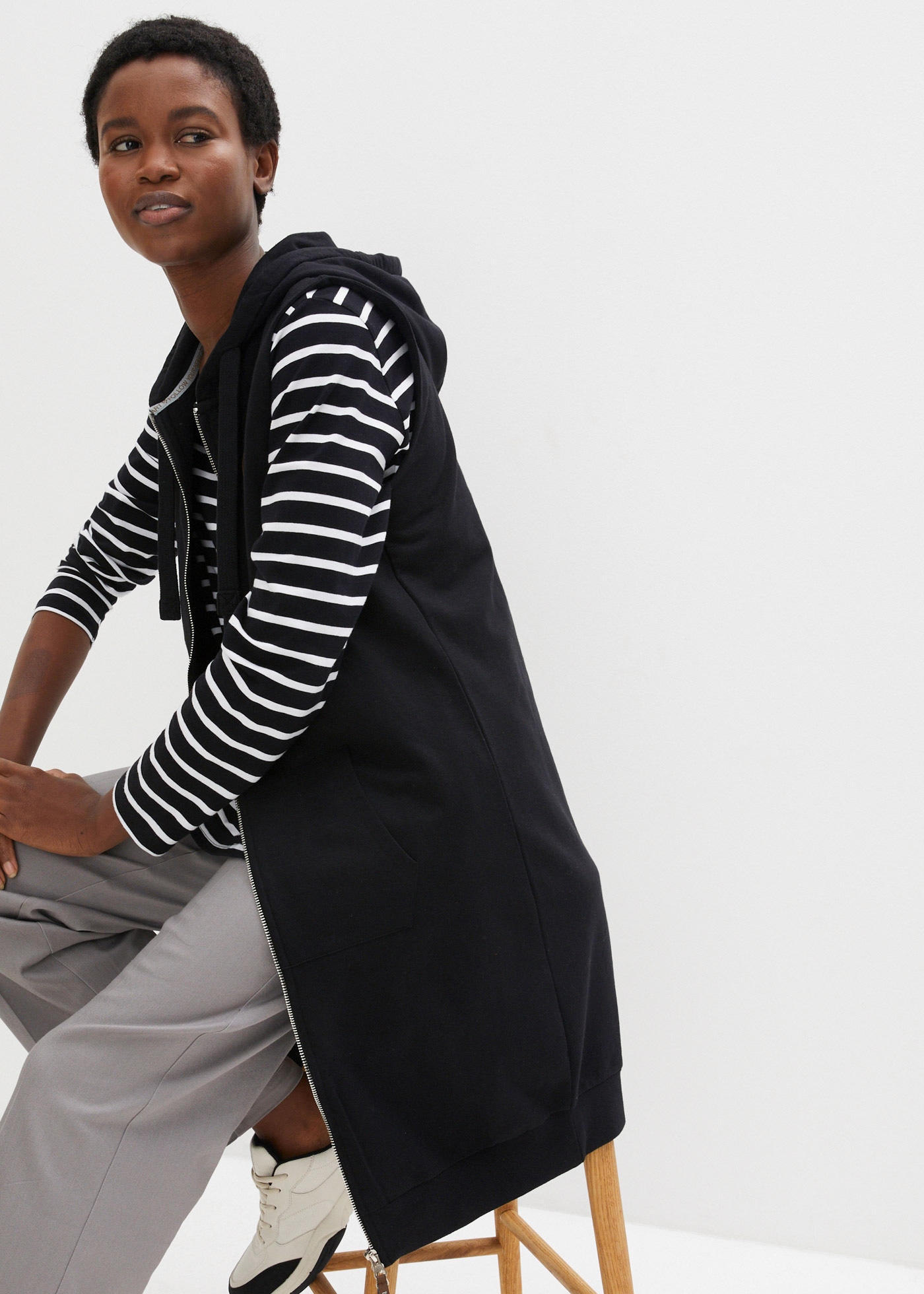 bonprix Sweatweste aus Baumwolle und Polyester, lange Weste mit Kapuze