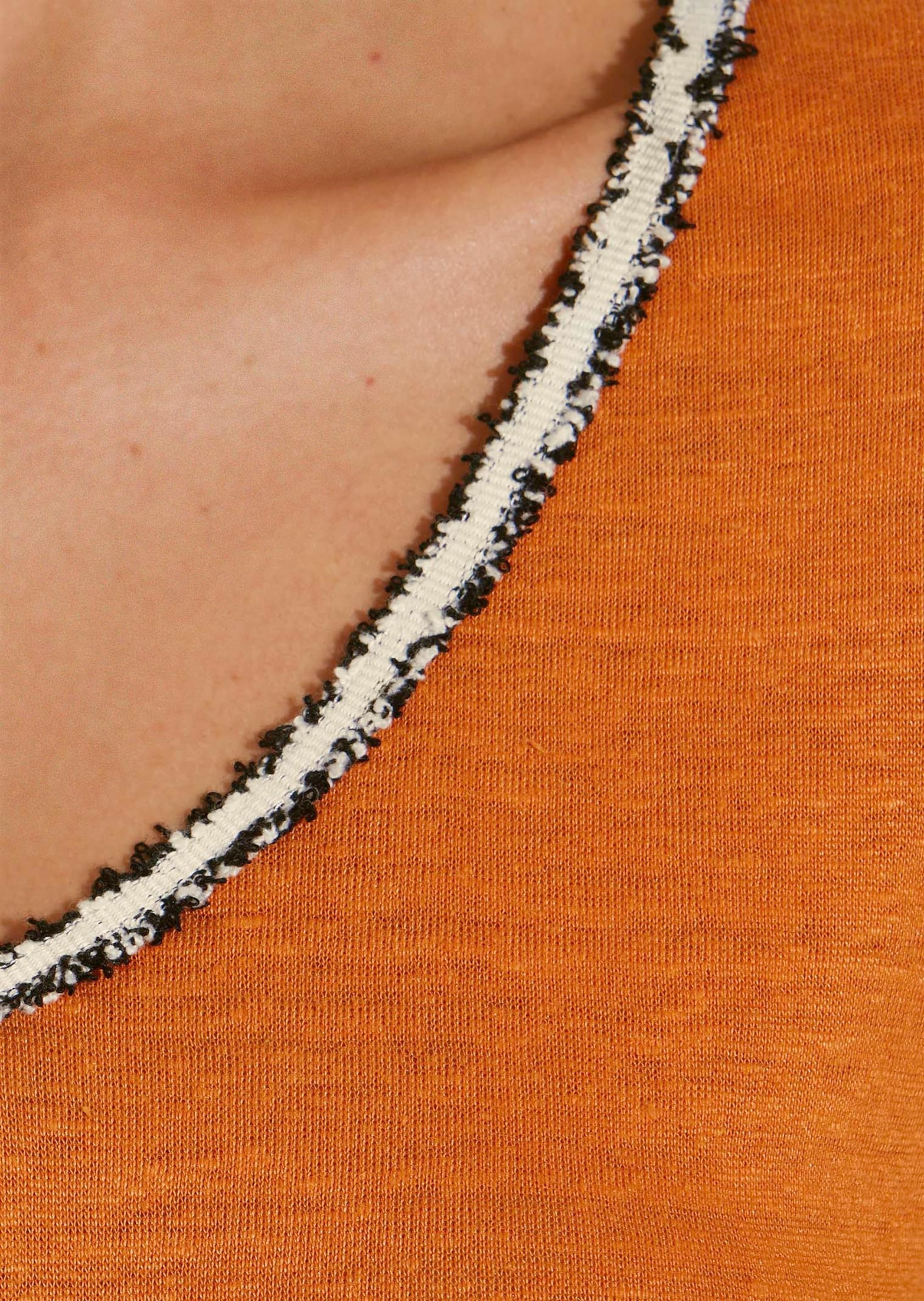 MADELEINE Kurzarmshirt »Shirt Trendiges Kurzarm-Shirt, V-Ausschnitt«