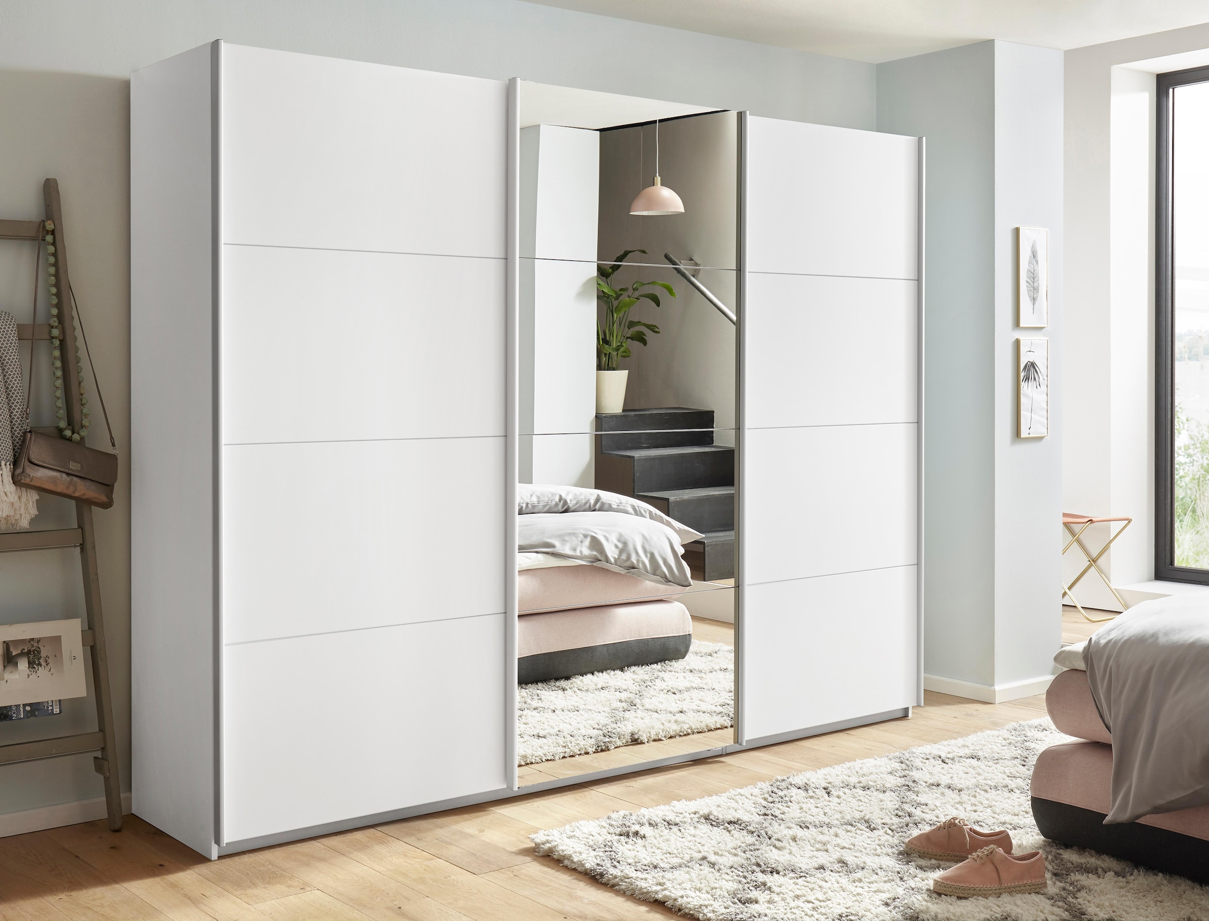 rauch Schwebetürenschrank  CORTONA inkl. Inneneinteilung, 2 Stoffboxen und zusätzlichen Einlegeböden