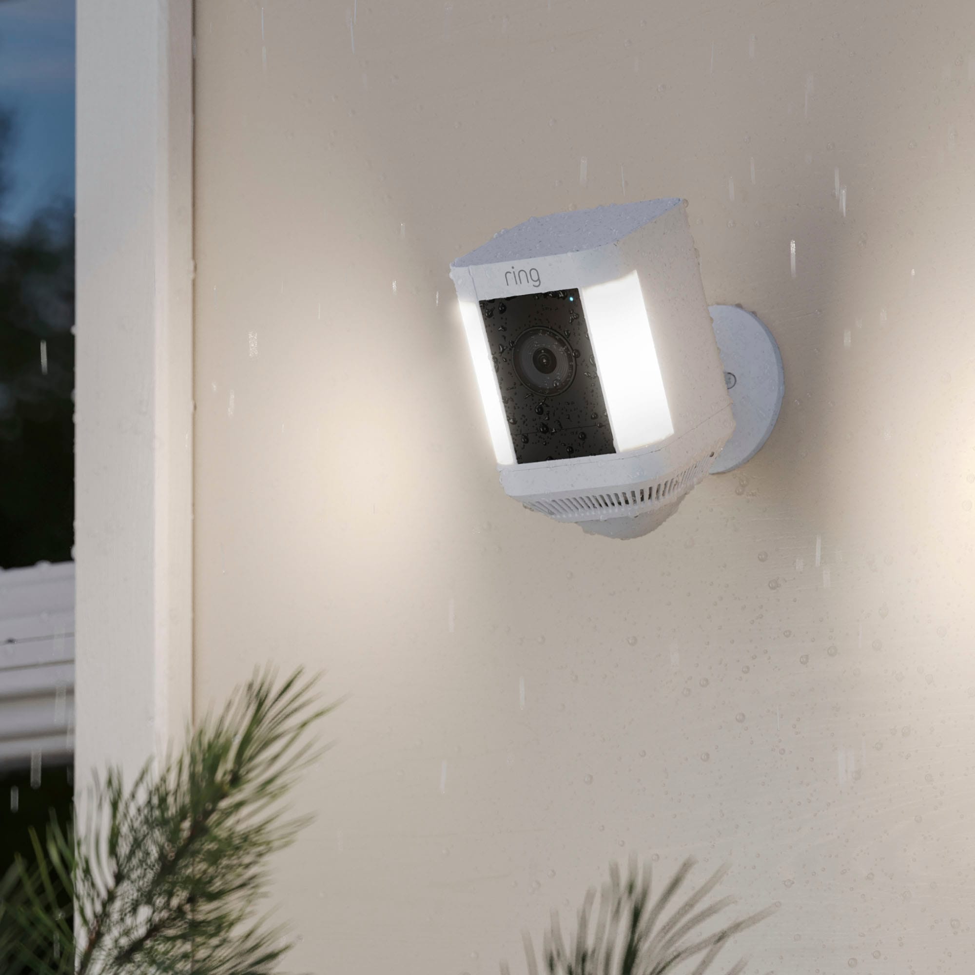 Ring Überwachungskamera »Spotlight Cam Plus, Battery - White«, Außenbereich