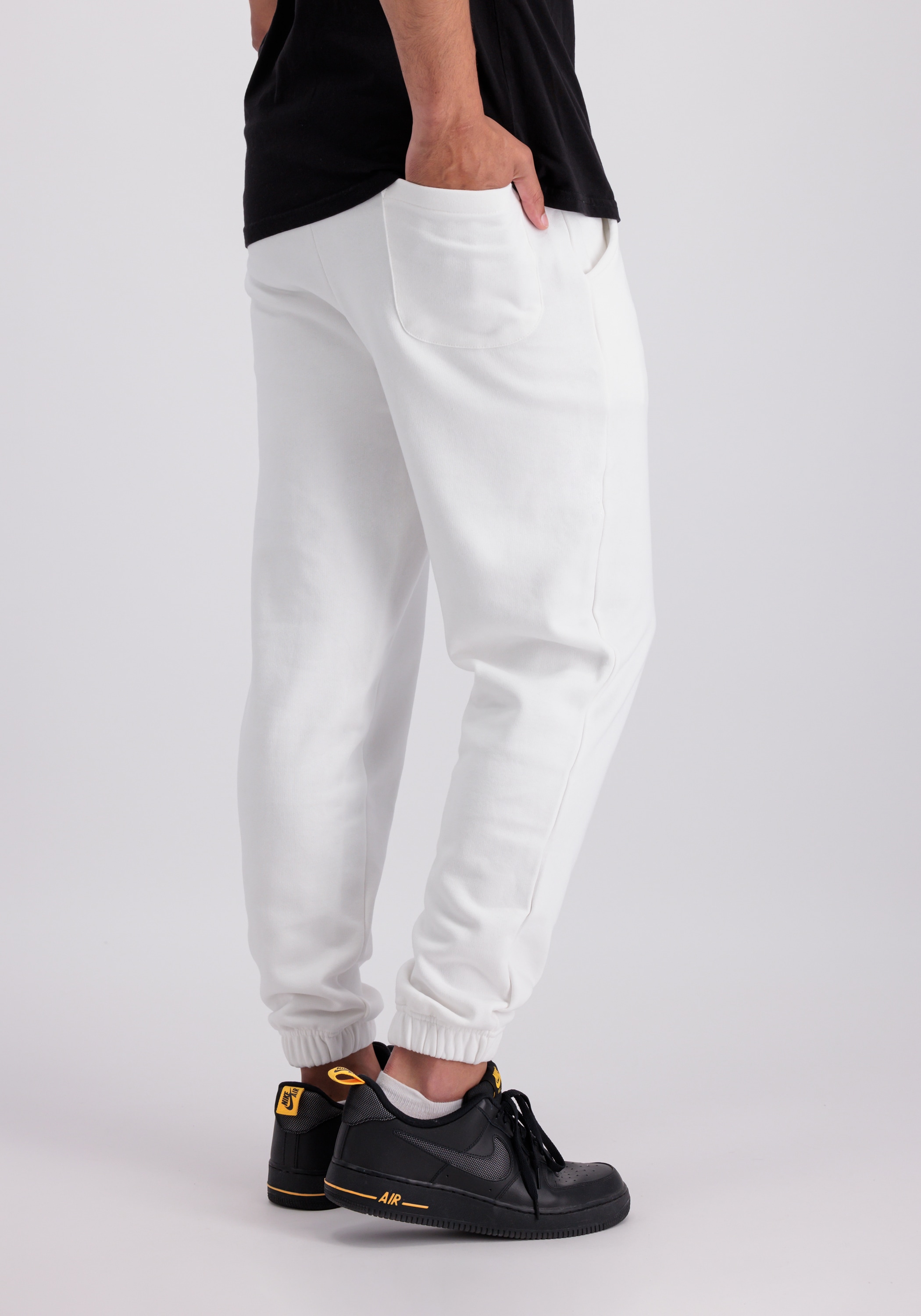 Alpha Industries Jogginghose »Alpha Industries Men - Jogger Organics EMB Regular Jogger«