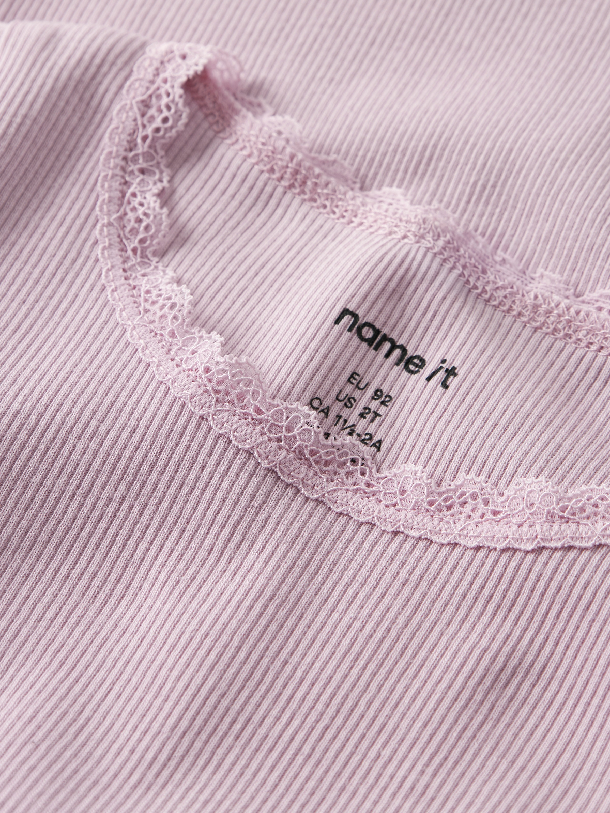 Thumbnail - Name It Kurzarmshirt "NMFKAB TOP NOOS" Baumwollmischung, Spitze, Puffärmel