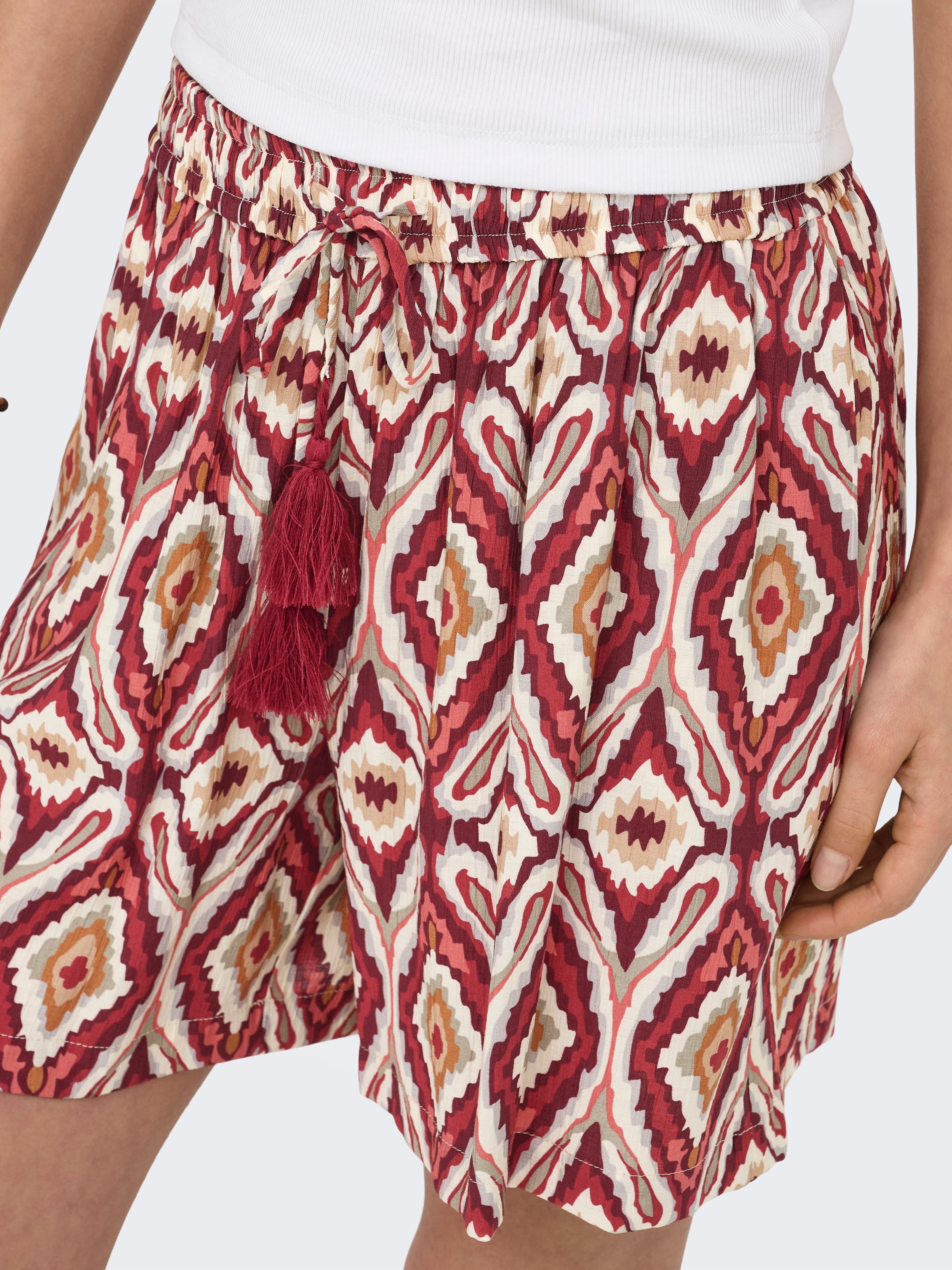 ONLY Shorts »ONLMIKASI STRING DETAIL SHORTS WVN«  Viskosemischung, Bindeverschluss