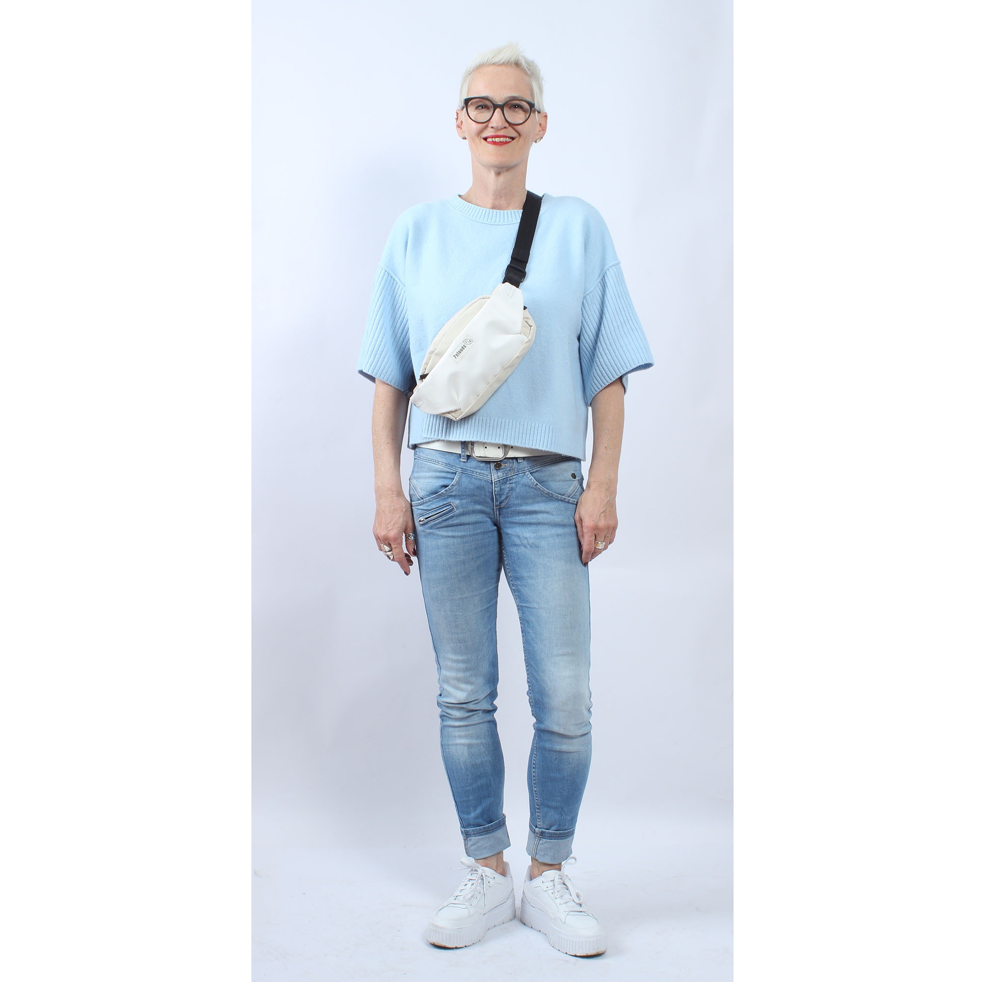 7clouds Umhängetasche »Hent 7.1«, mit recyceltem PET