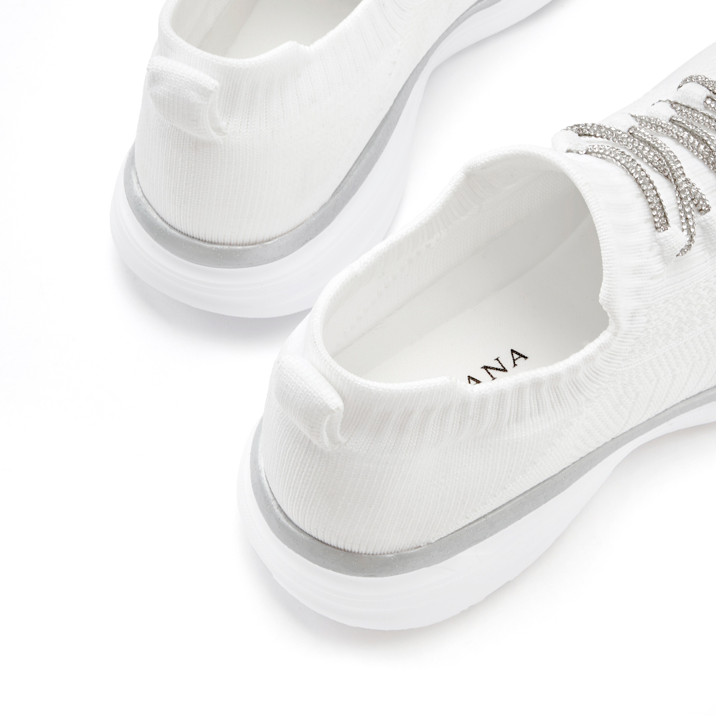 LASCANA Sneaker, mit modischer Glitzerschnürung VEGAN