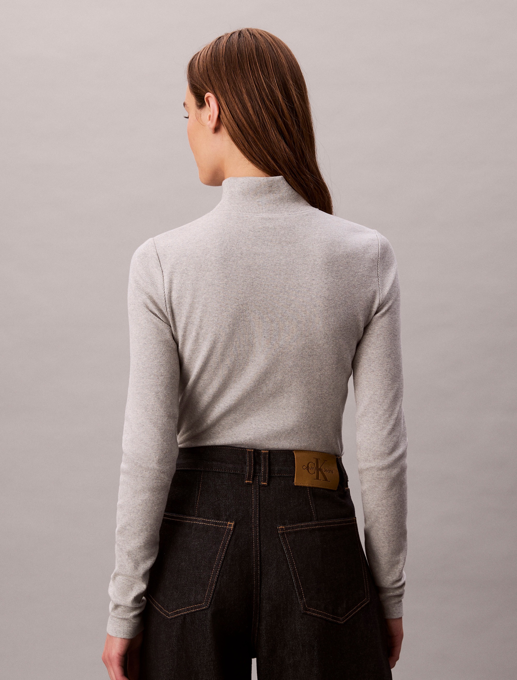Thumbnail - Calvin Klein Jeans Shirttop "LS WOVEN LABEL TURTLENECK" Mit Rundhalsausschnitt, regular fit