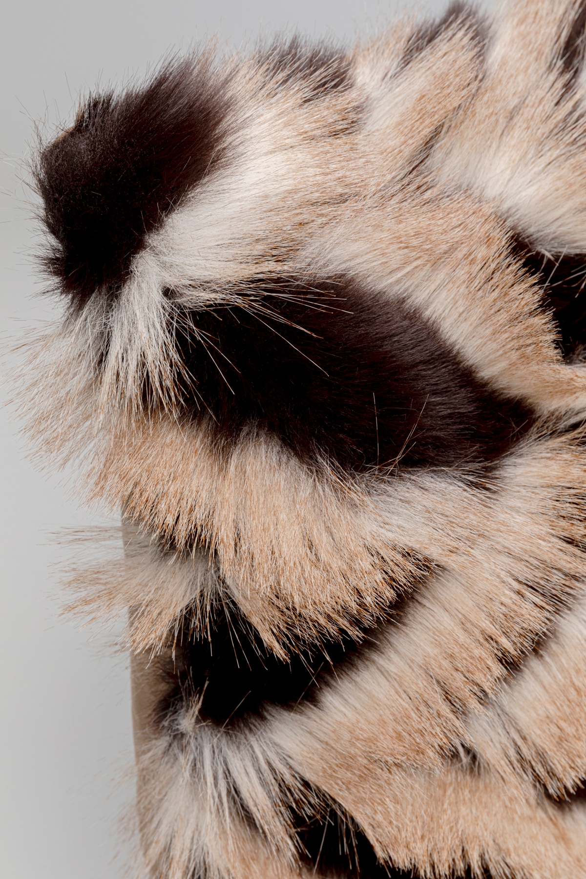 Kare Design Dekokissen »Glammer, Kissenhülle mit Füllung, 45x45 cm« stützt Kopf und Nacken angenehm und sorgt für erholsamen Schlaf