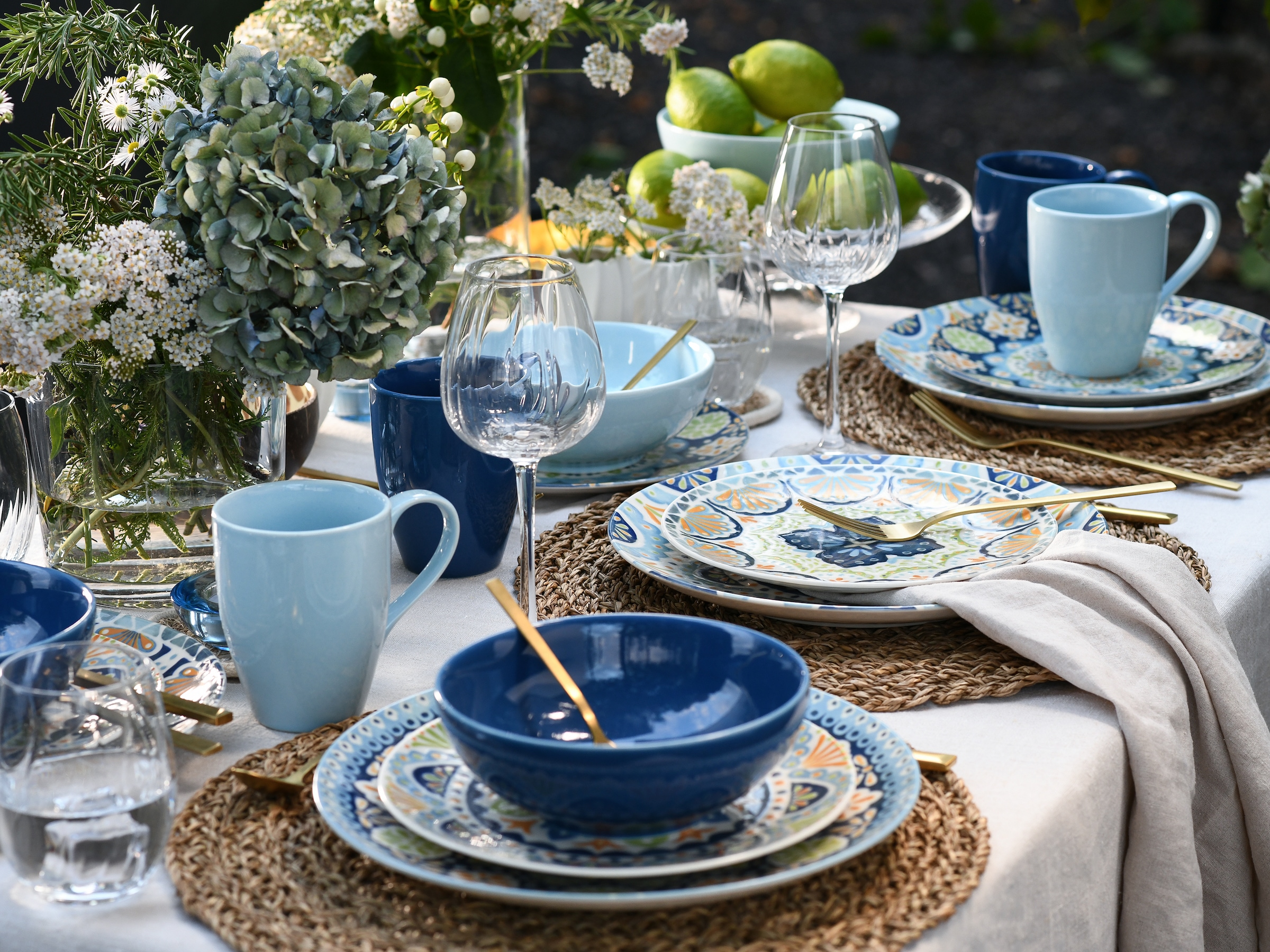CreaTable Kombiservice »Patio, Geschirr-Set, 16-tlg.« Hellblaue und blaue Farbglasuren, Hochwertiges Steinzeug