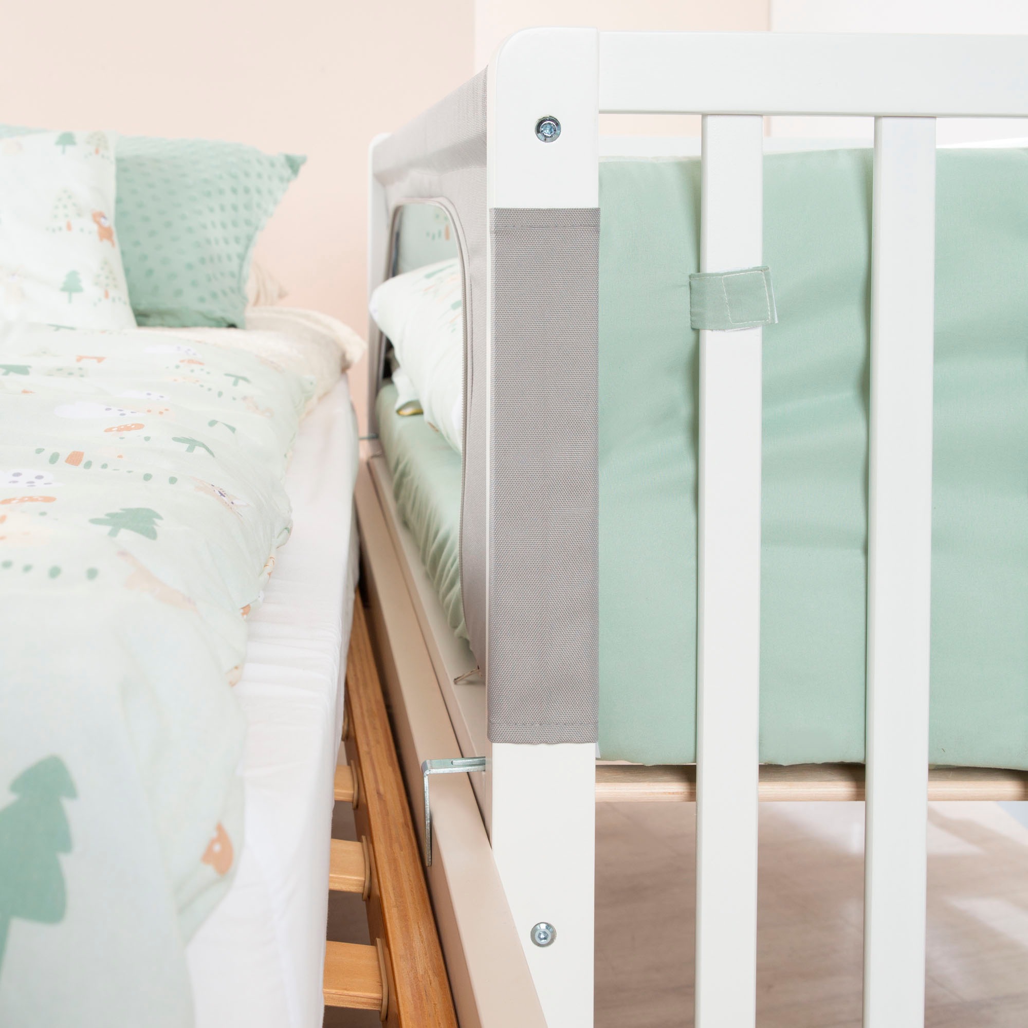 roba® Babybett »Room Bed - Woodland Buddies«, als Beistell-, Kinder- und Juniorbett verwendbar