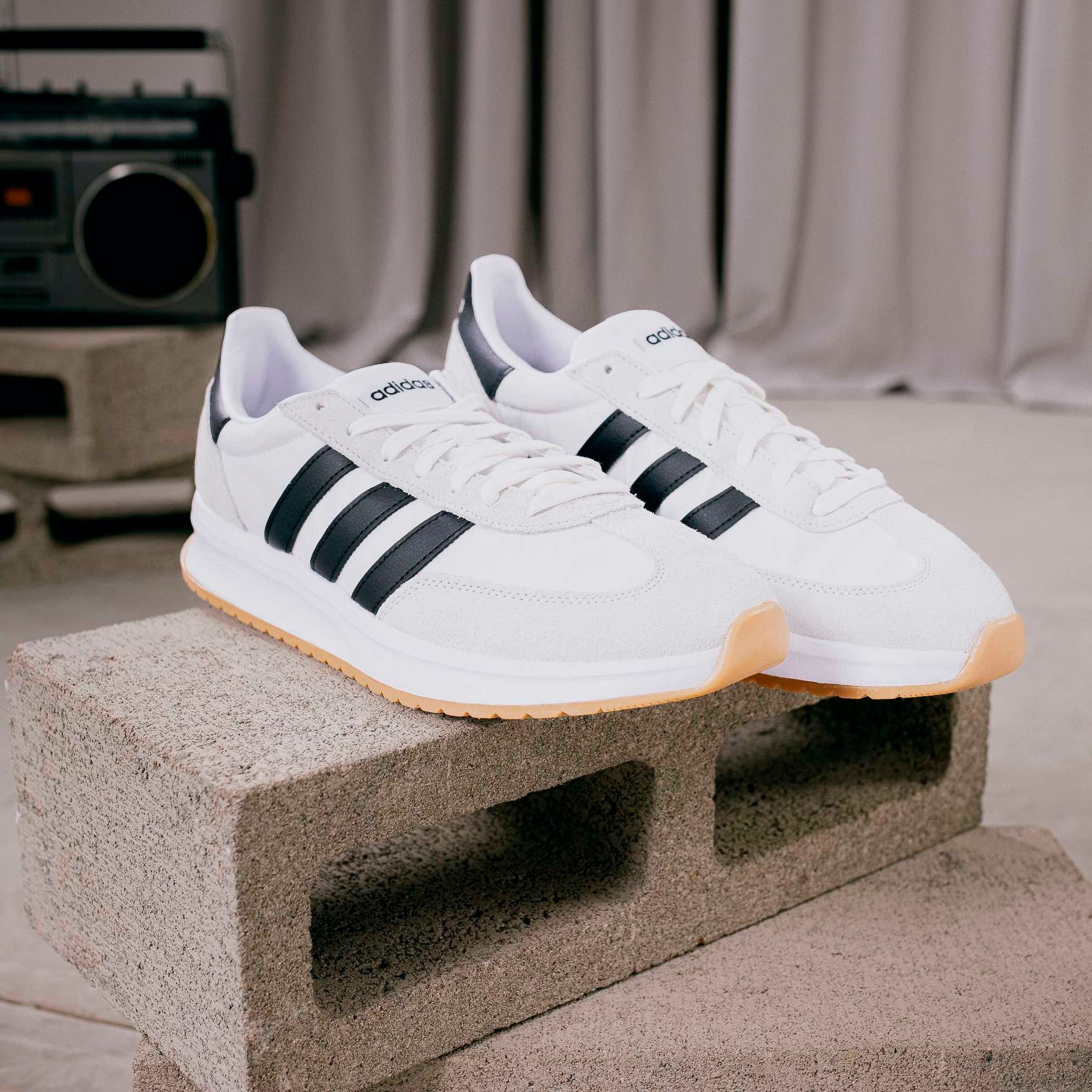 adidas Sportswear Sneaker »RUN 70S 2.0«, inspiriert vom Design des adidas SL72